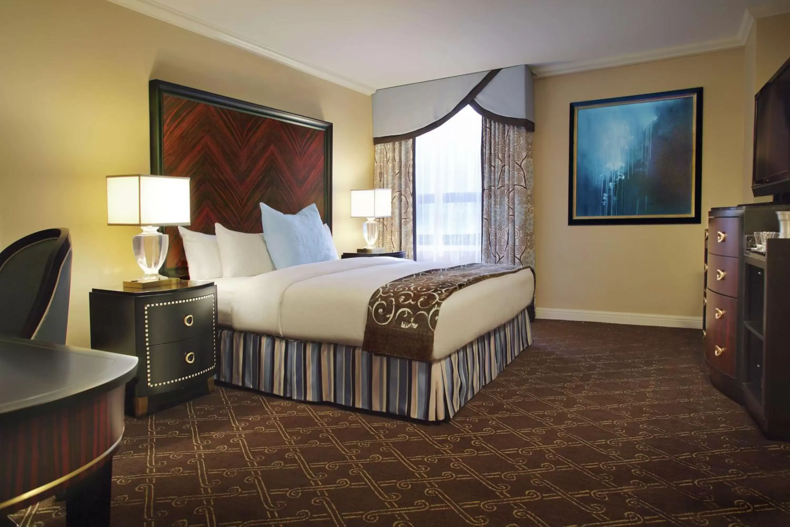 Bed in The Palmer House Hilton Bed in The Palmer House Hilton