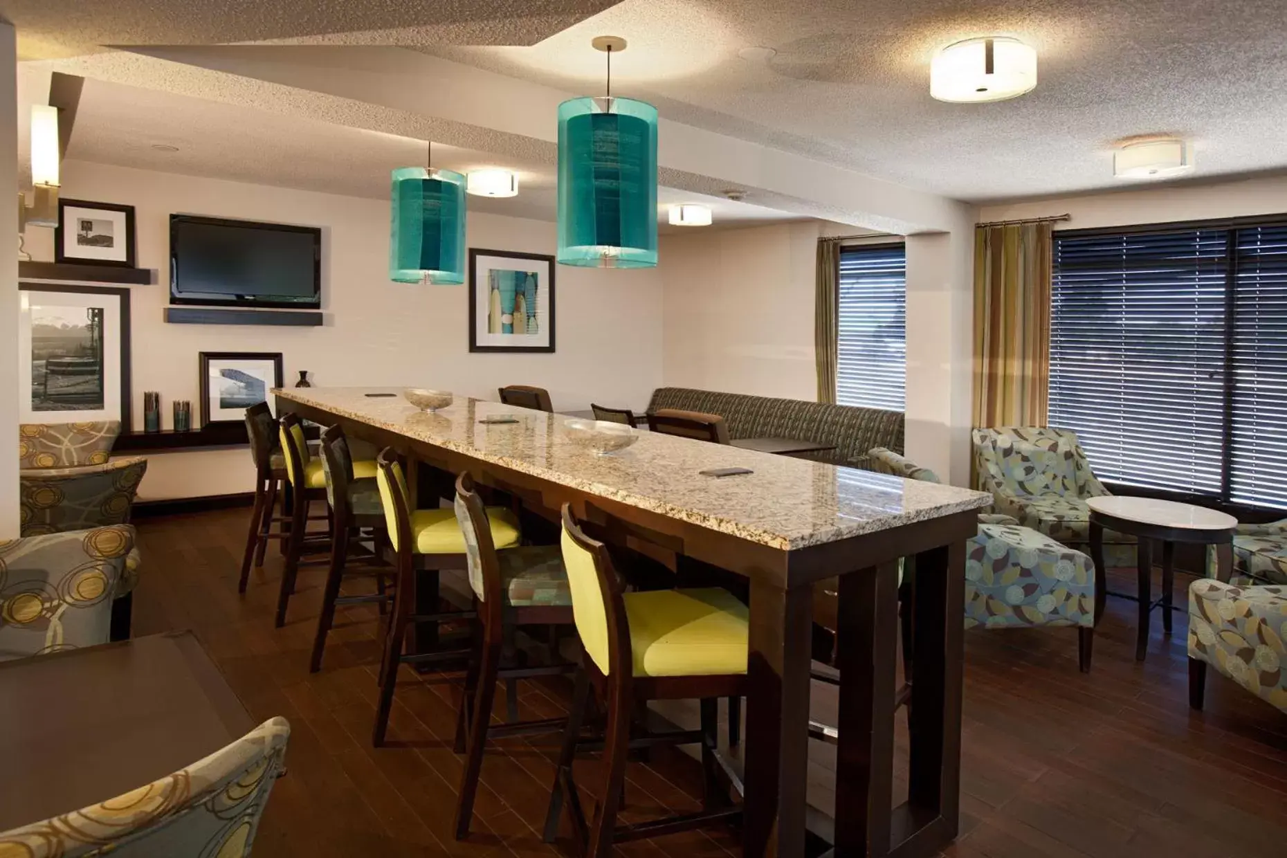 Communal lounge/ TV room, Restaurant/Places to Eat in Wingate by Wyndham Colorado Springs