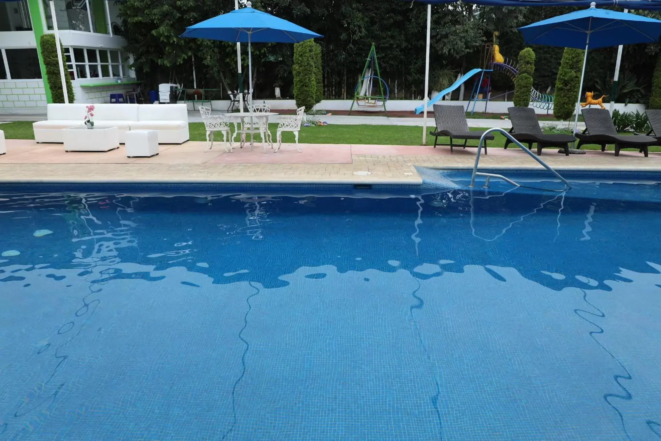 Swimming Pool in Hotel Maragreens