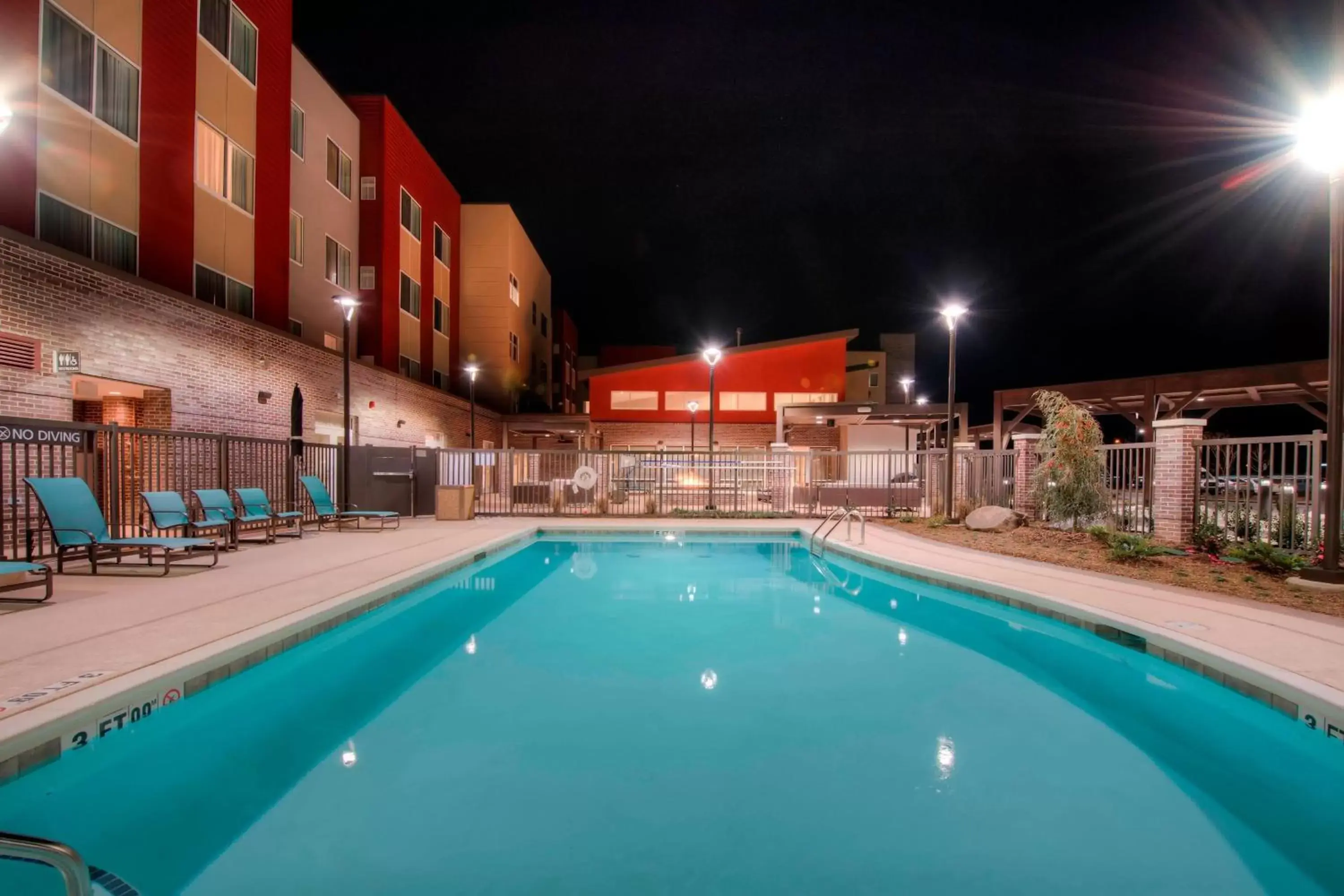 Swimming Pool in Fairfield Inn & Suites by Marriott Charlotte Airport