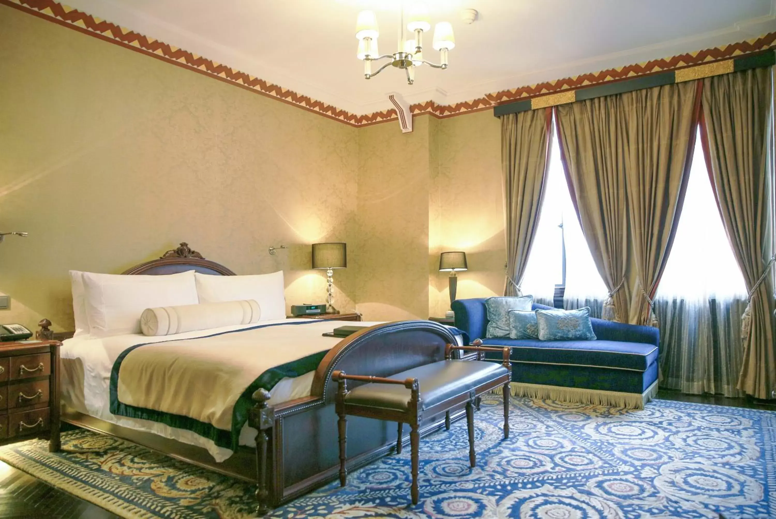 Bedroom, Bed in Fairmont Peace Hotel On the Bund (Start your own story with the BUND)