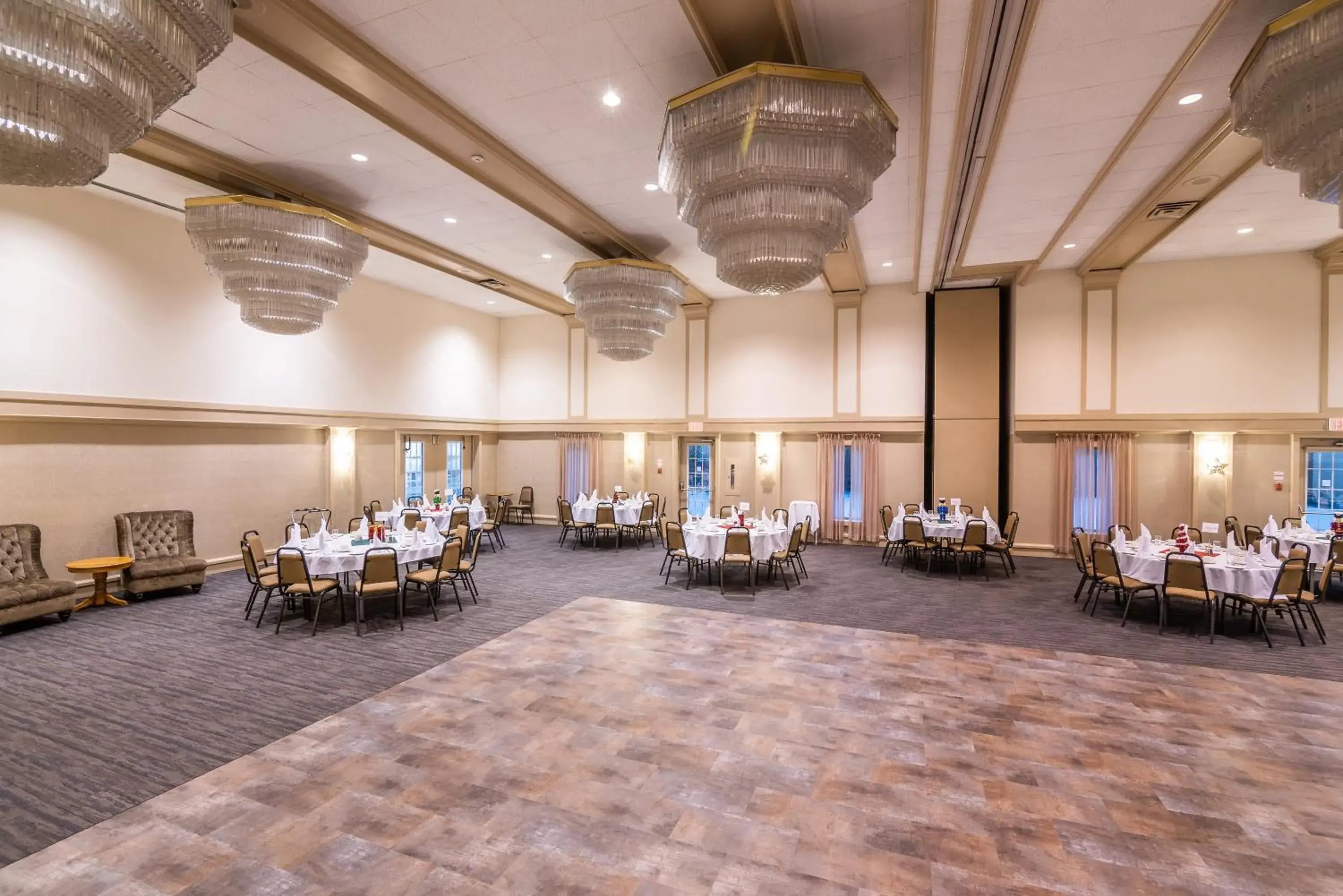 Banquet/Function facilities, Restaurant/Places to Eat in Ramada by Wyndham Thunder Bay Airlane Hotel