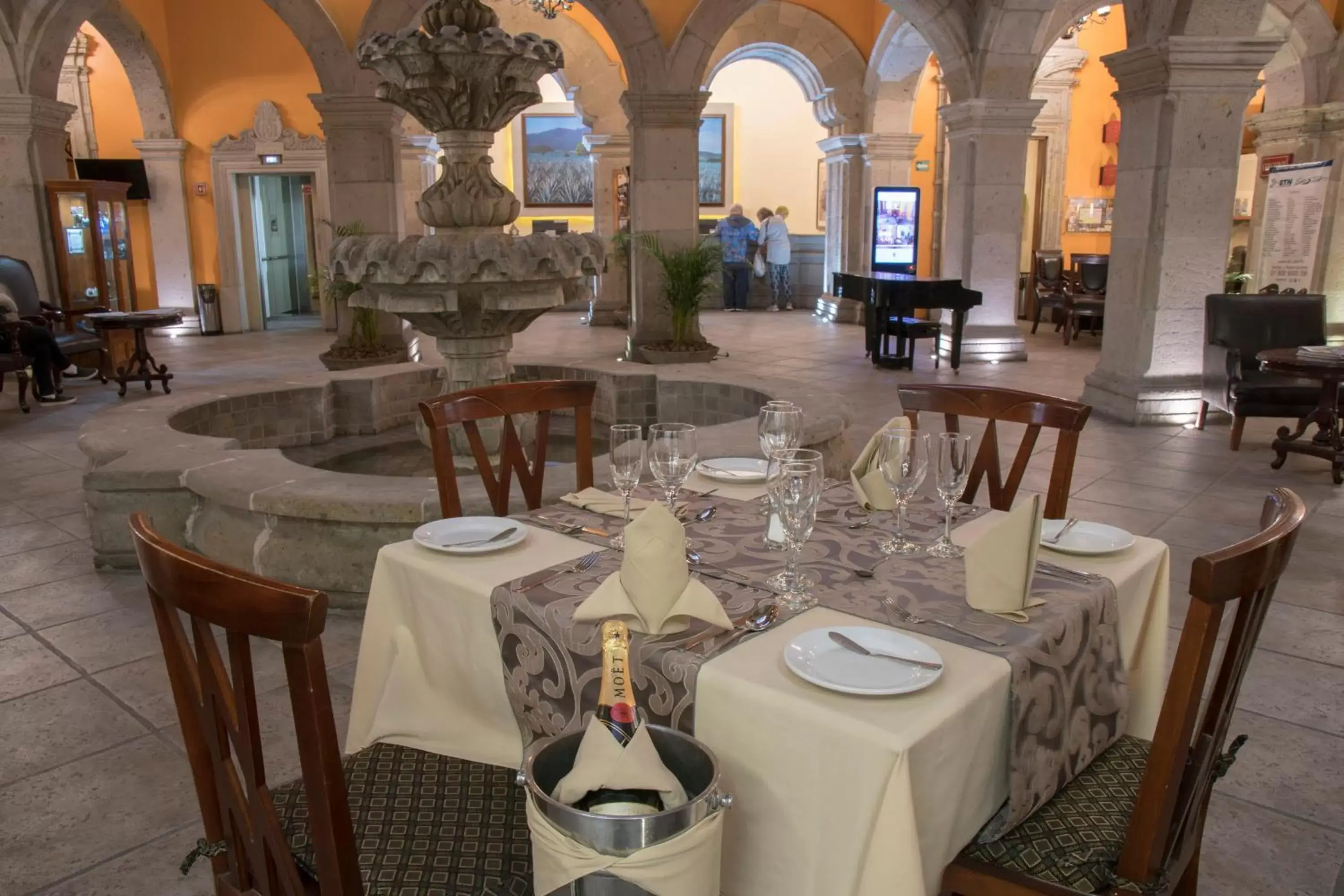 Restaurant/places to eat in Hotel Morales Historical & Colonial Downtown Core Restaurant/places to eat in Hotel Morales Historical & Colonial Downtown Core