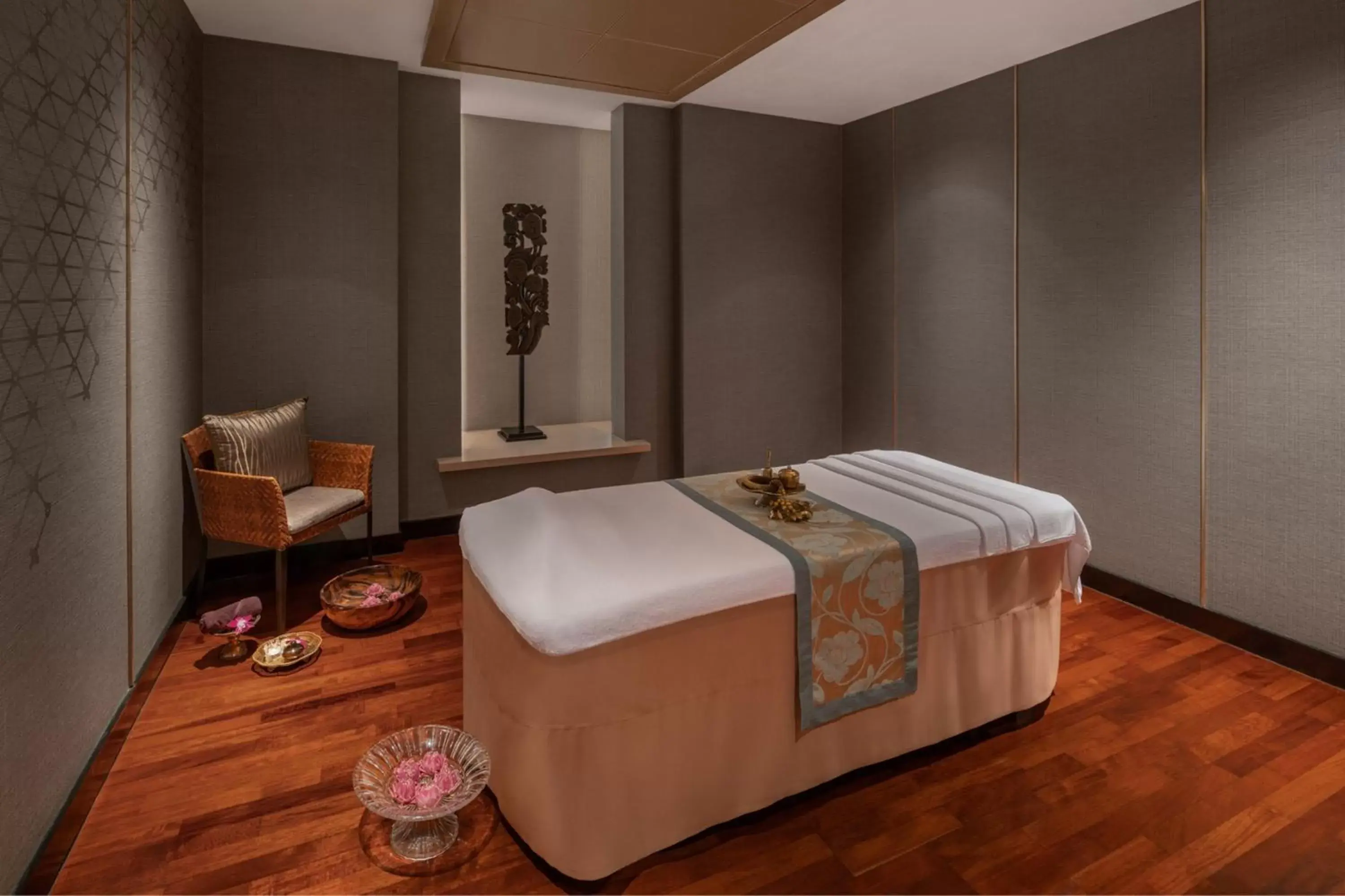 Spa and wellness centre/facilities, Bed in The Athenee Hotel, a Luxury Collection Hotel, Bangkok