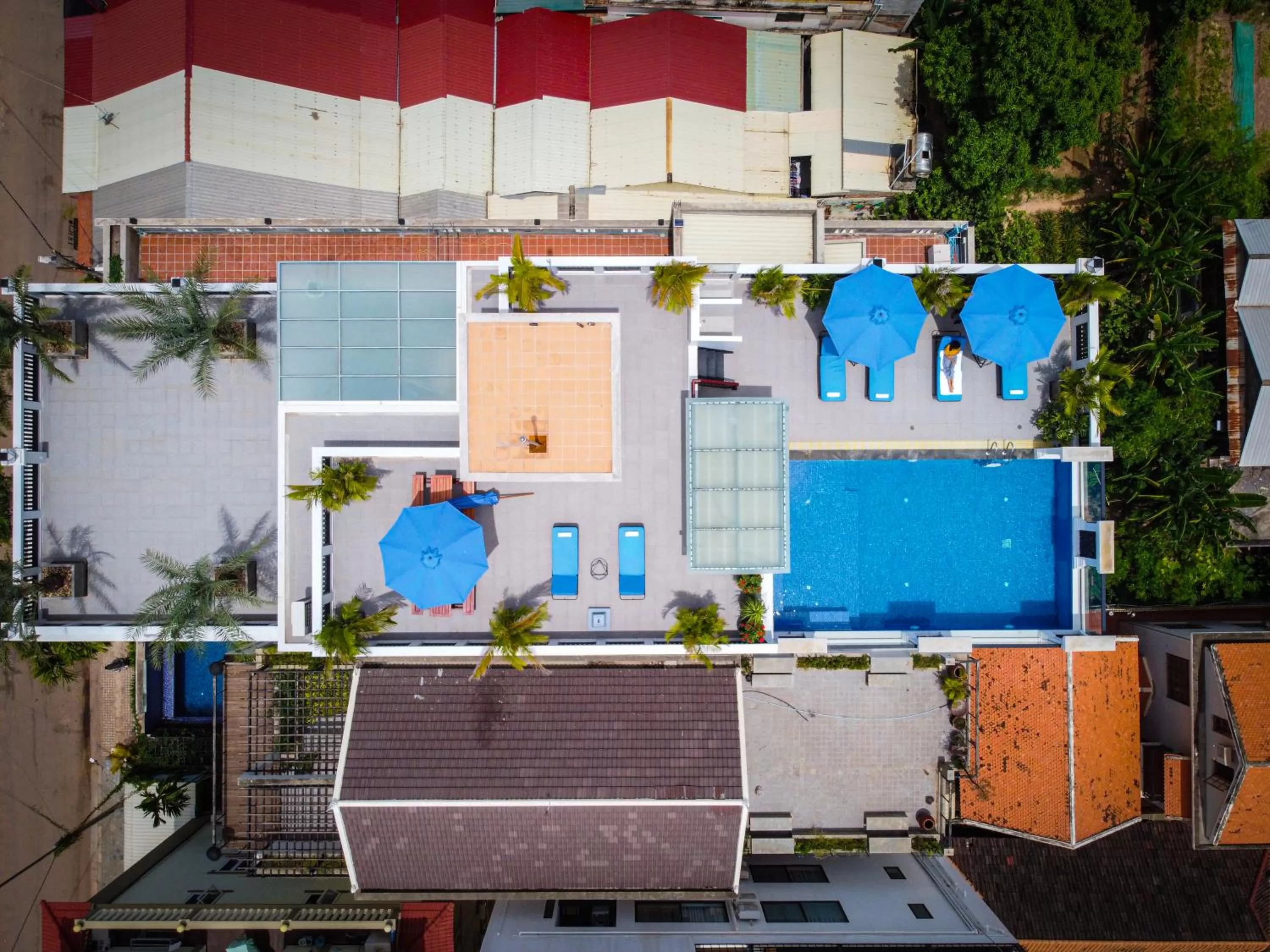 Swimming pool, Floor Plan in Homewood Hotel