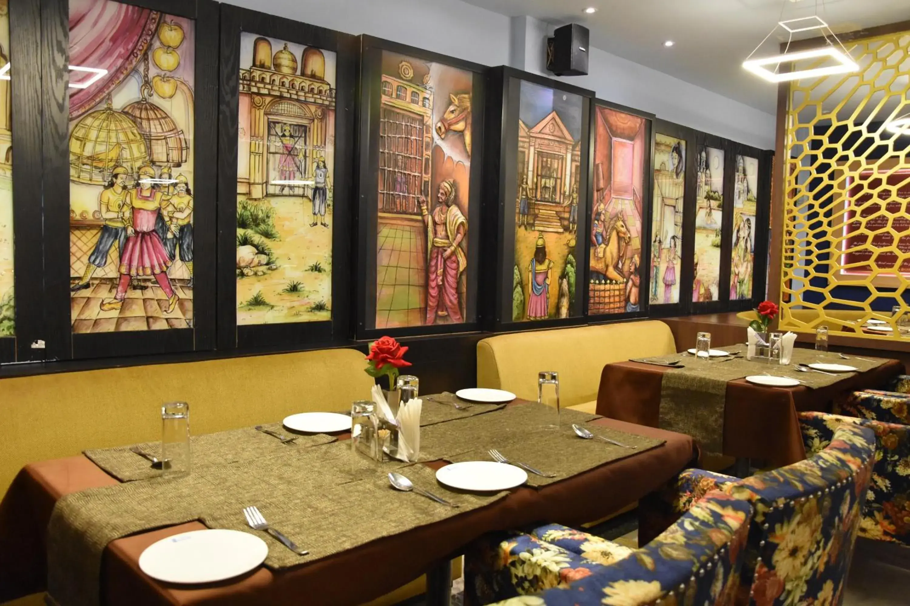 Restaurant/Places to Eat in Hotel Pushpak