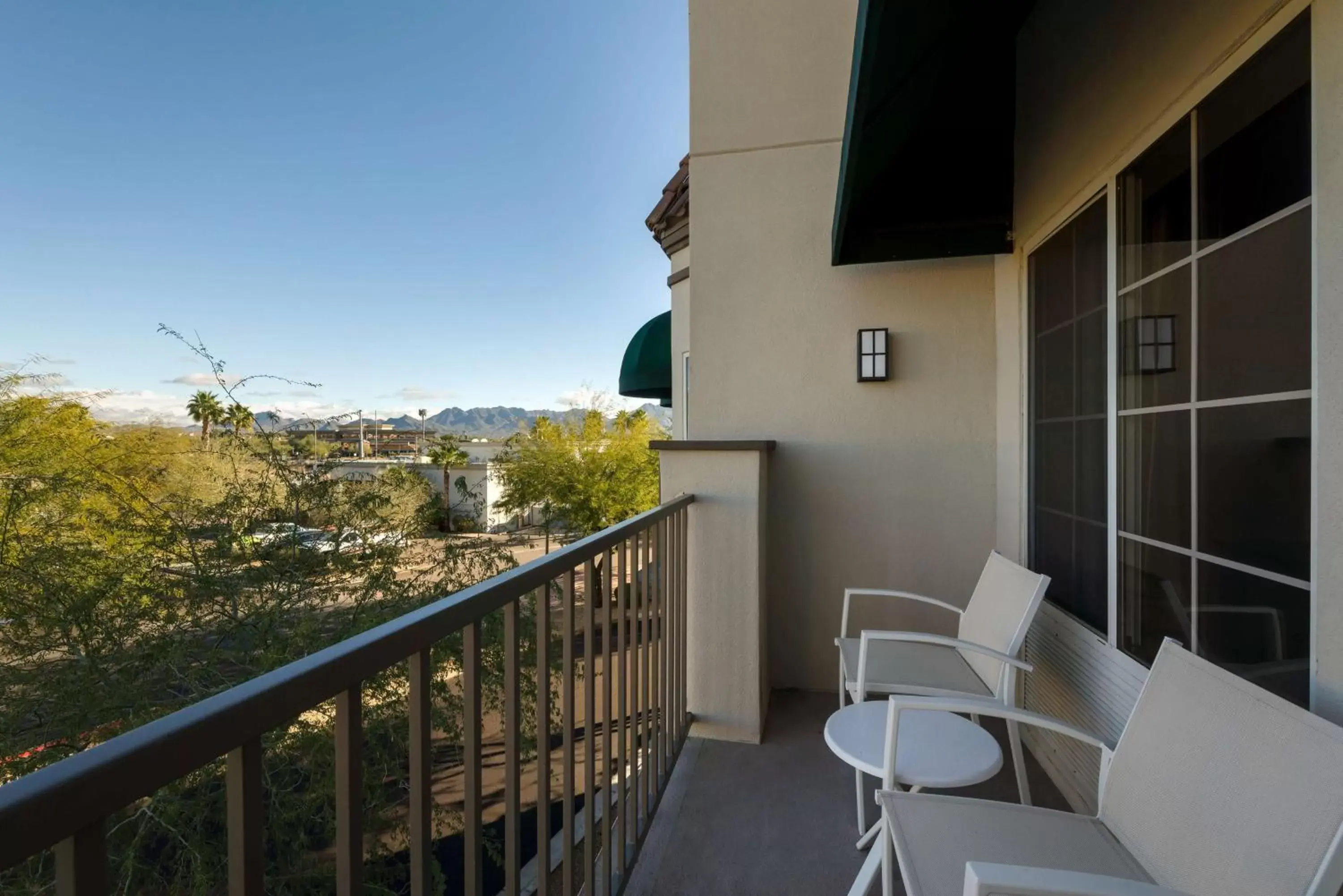 Living room, Balcony/Terrace in Hampton Inn & Suites Phoenix/Scottsdale