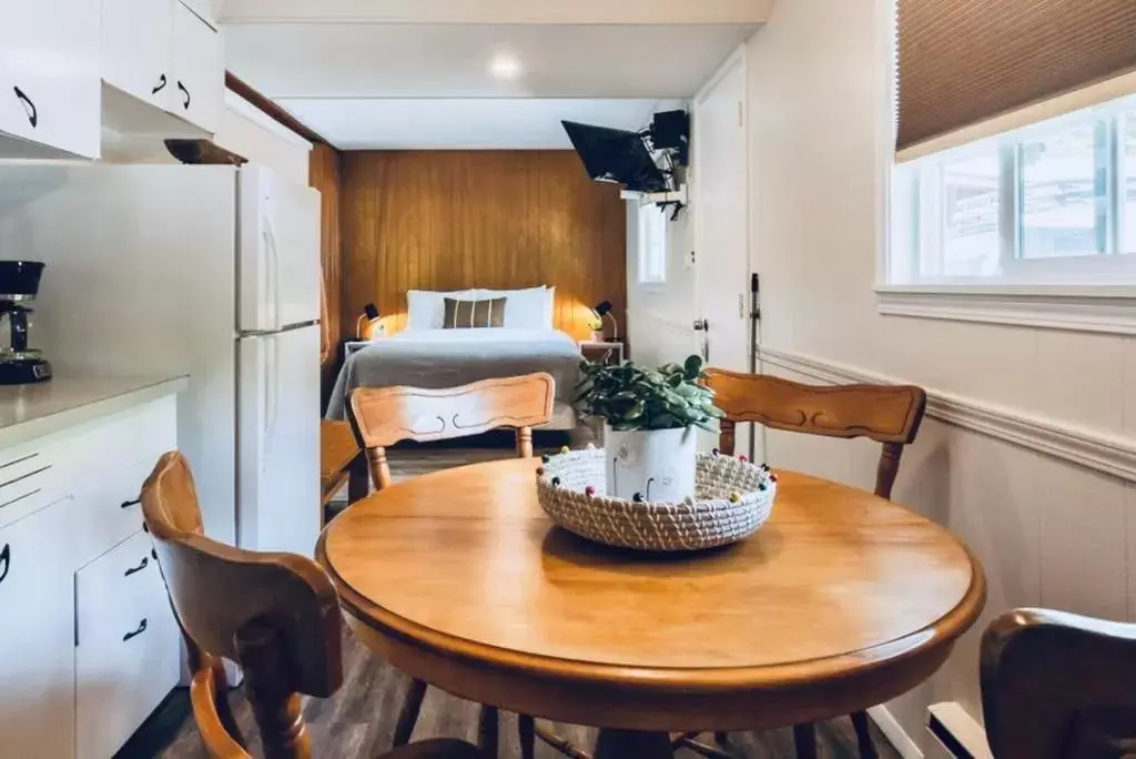 Family Room with Balcony in Barefoot Villas and Retreat Family Room with Balcony in Barefoot Villas and Retreat