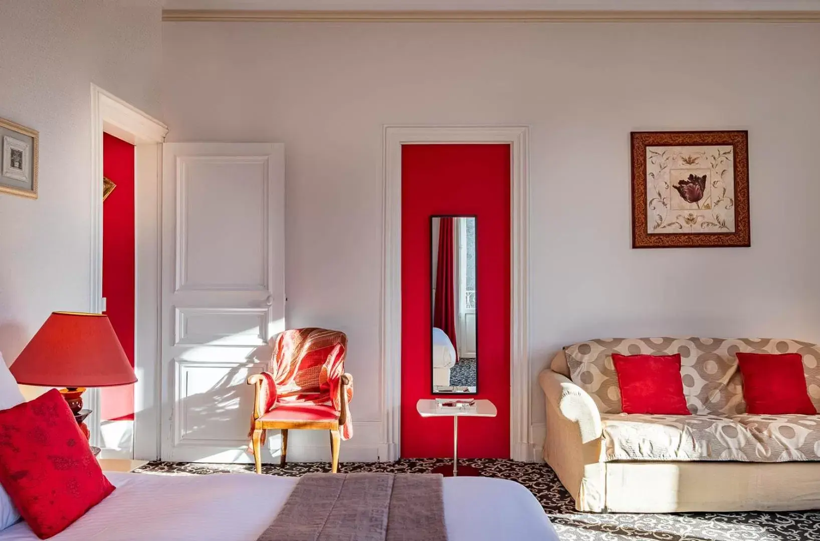 Bedroom, Seating Area in Le Pavillon des Lys - Hôtel Particulier