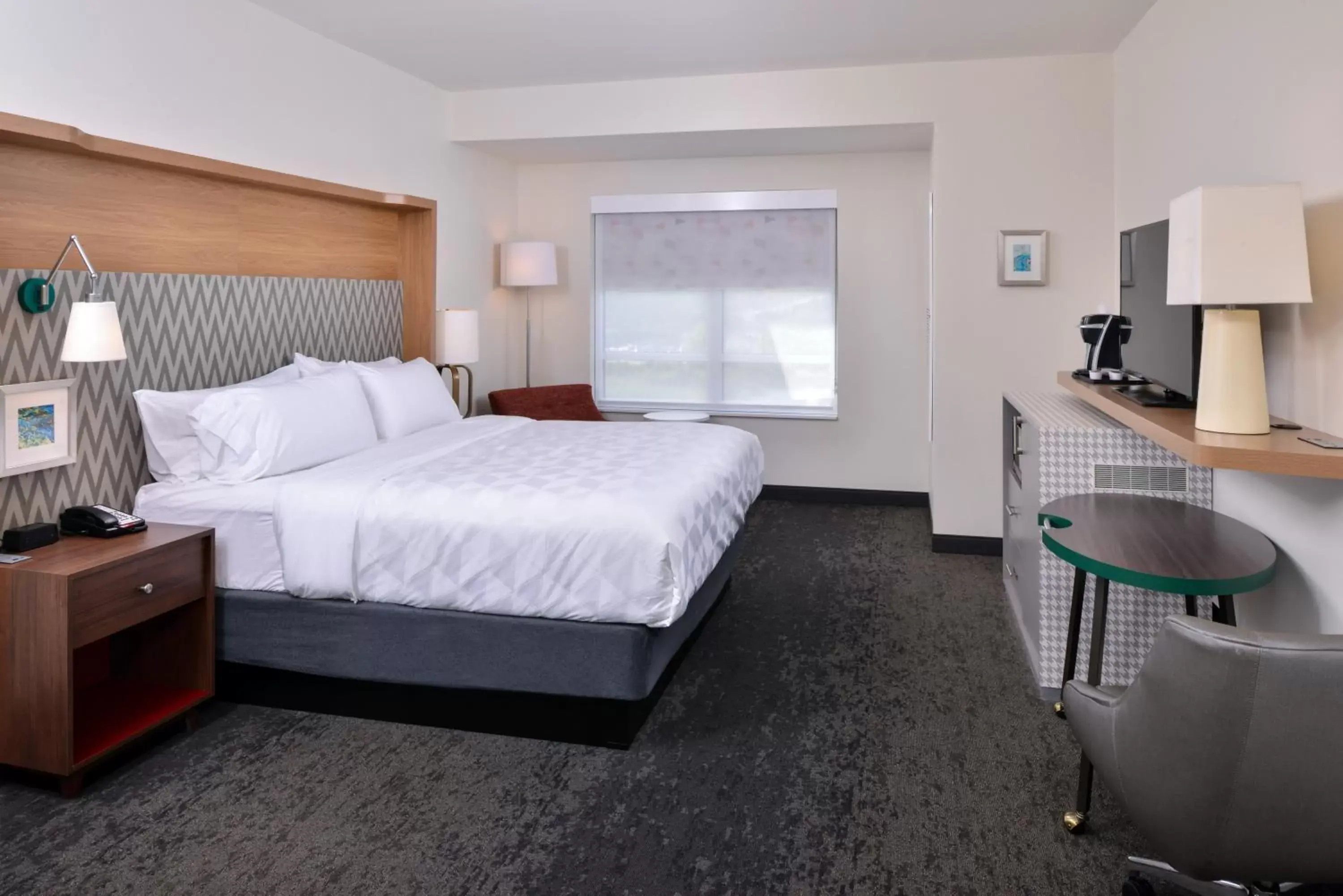Bed in Holiday Inn & Suites - Farmington Hills - Detroit NW, an IHG Hotel
