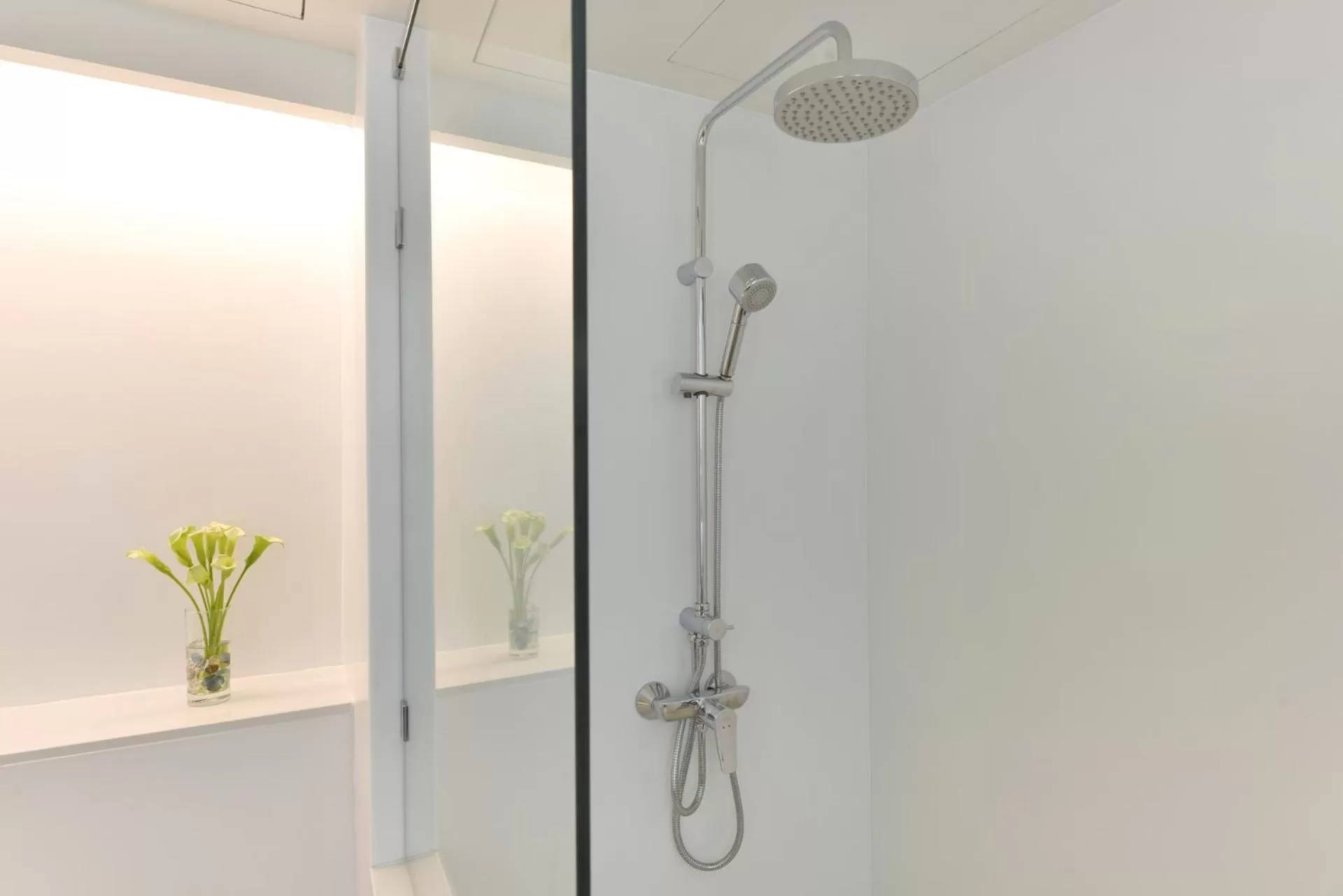 Shower in Centre Point Plus Hotel Pratunam