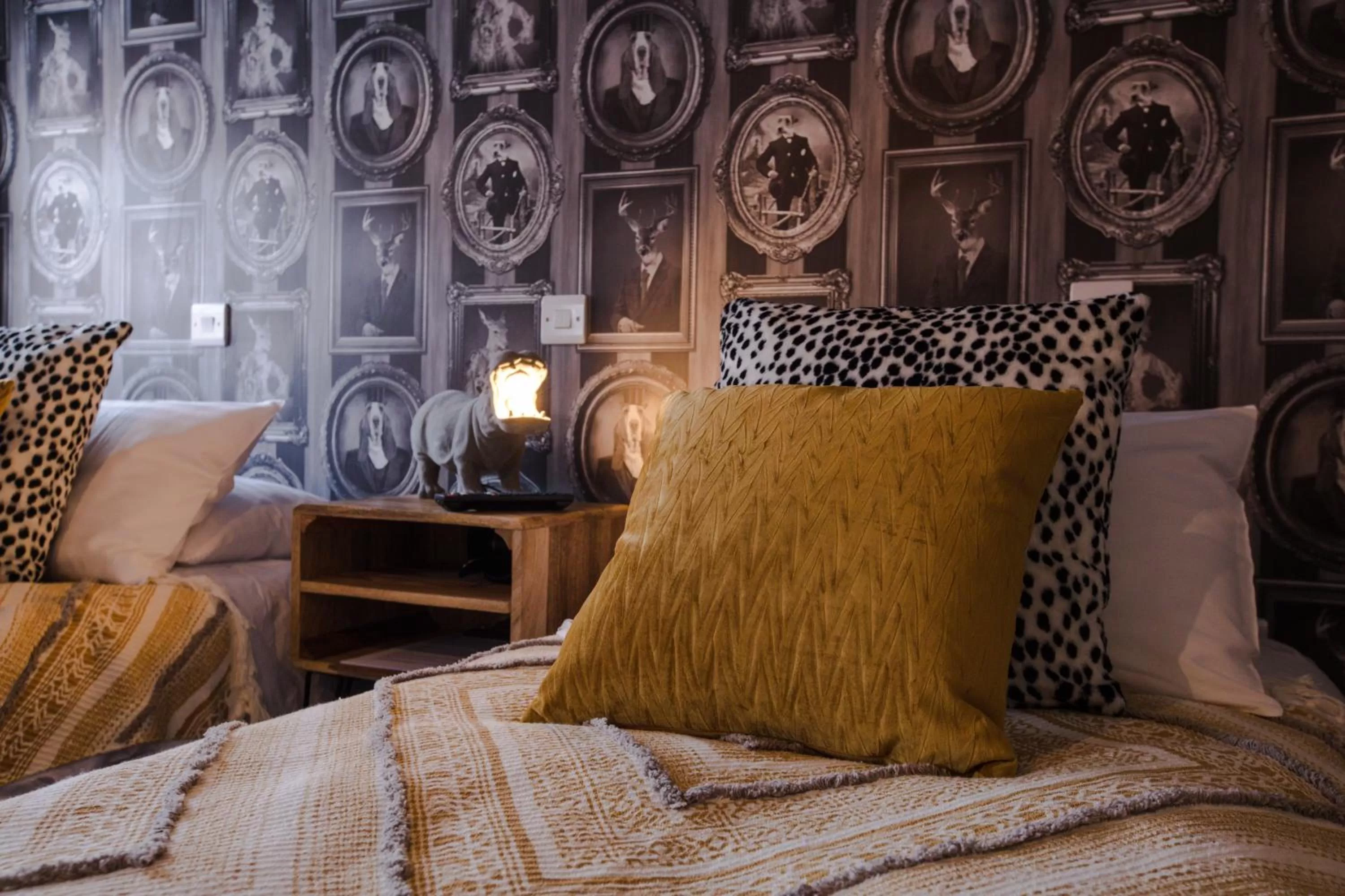 Bed in The Wheatsheaf Pub, Kitchen & Rooms