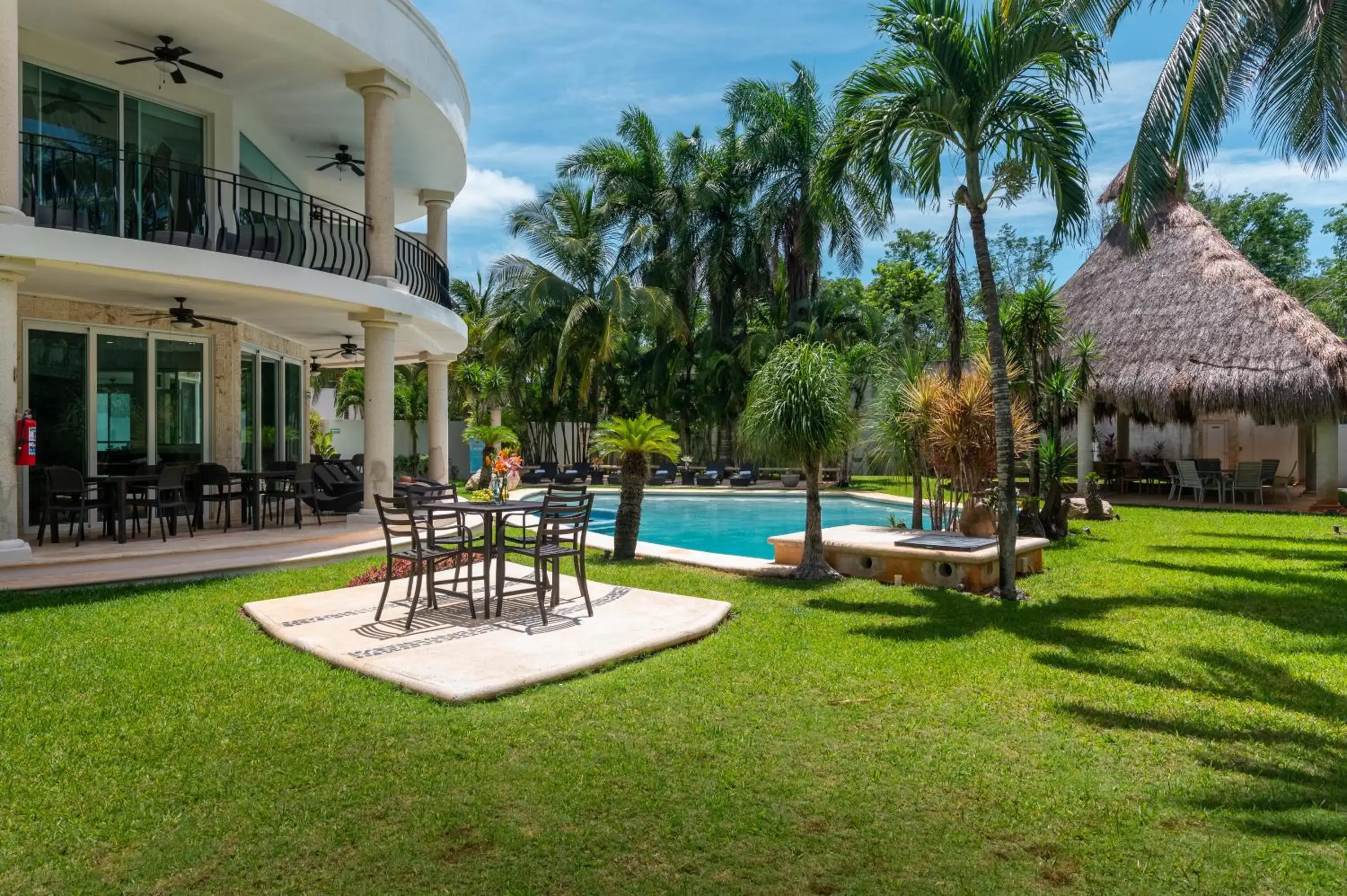 Swimming Pool in Villa Palmeras