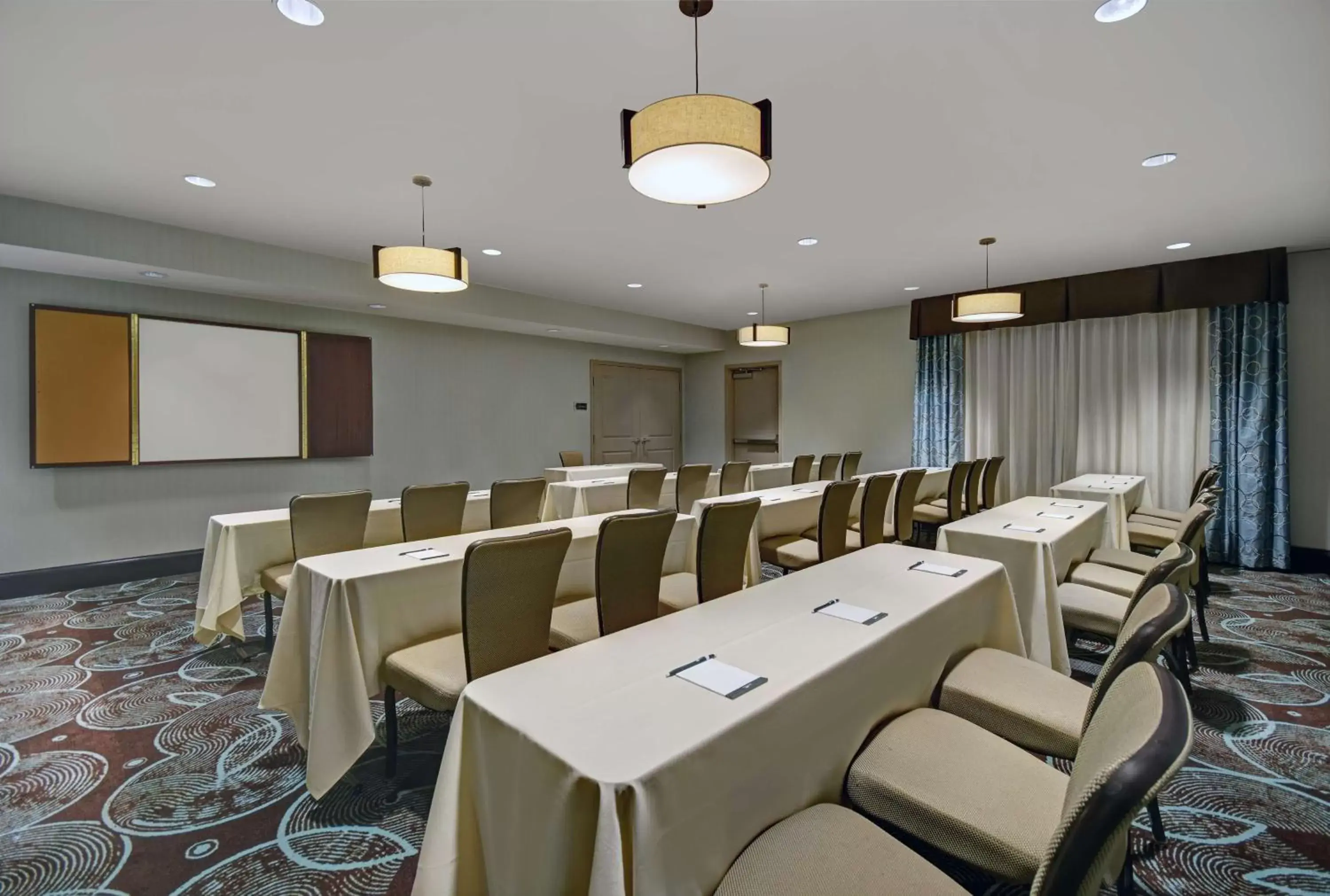 Meeting/conference room in Homewood Suites by Hilton Hamilton, NJ