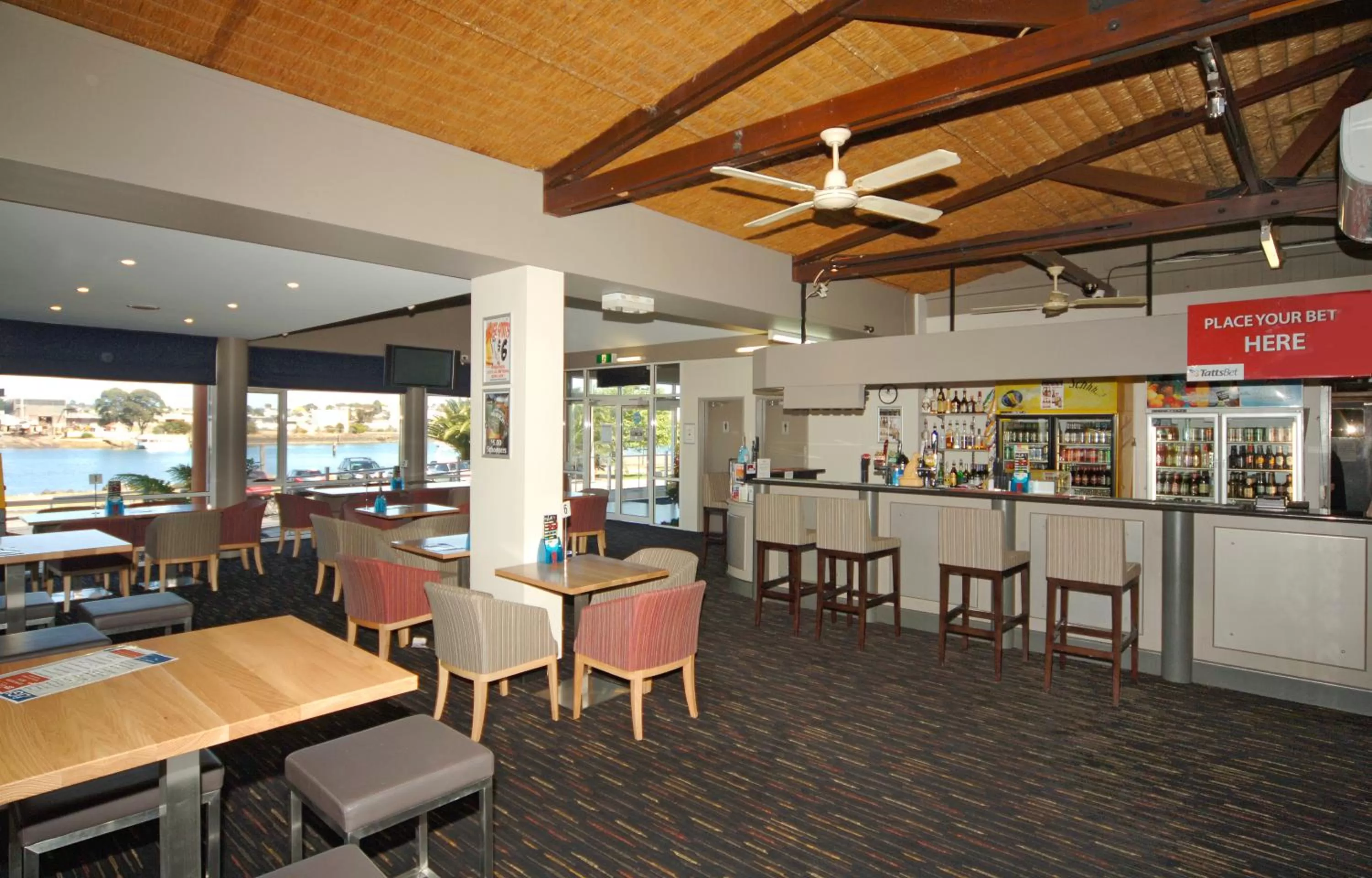 Lounge or bar in Argosy Motor Inn