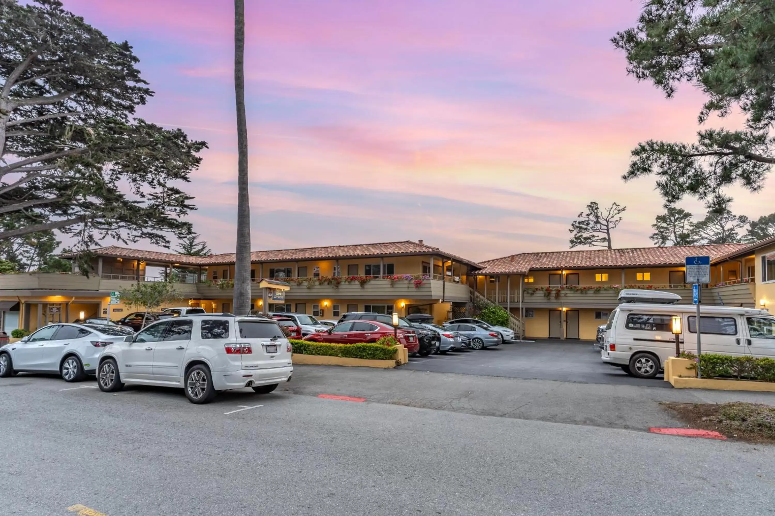 Property Building in Best Western Carmel's Town House Lodge