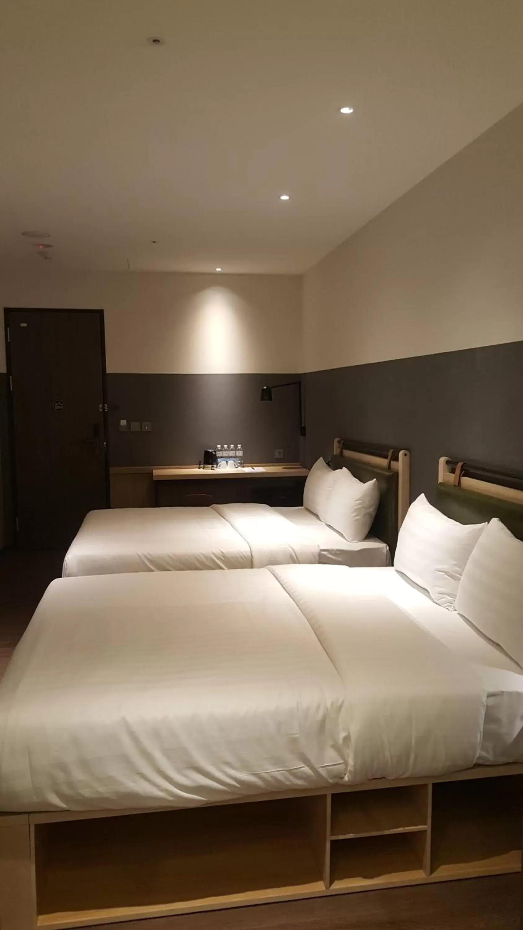 Photo of the whole room, Bed in City Suites - Main Station