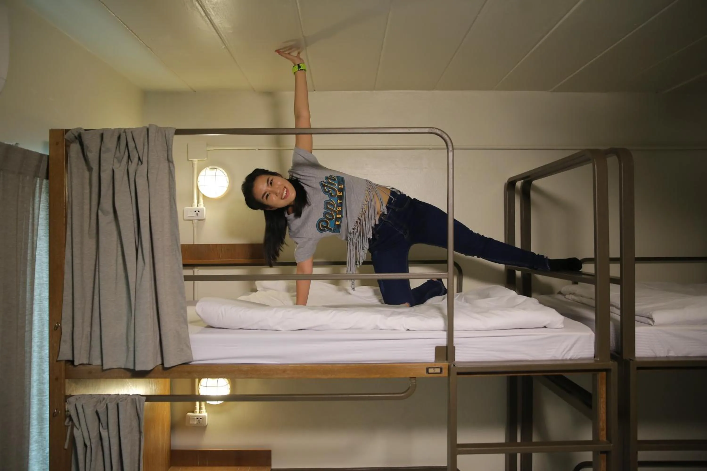 Staff, Bed in Pop-In Aonang