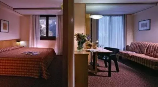 Photo of the whole room in Hotel Les Jumeaux Courmayeur