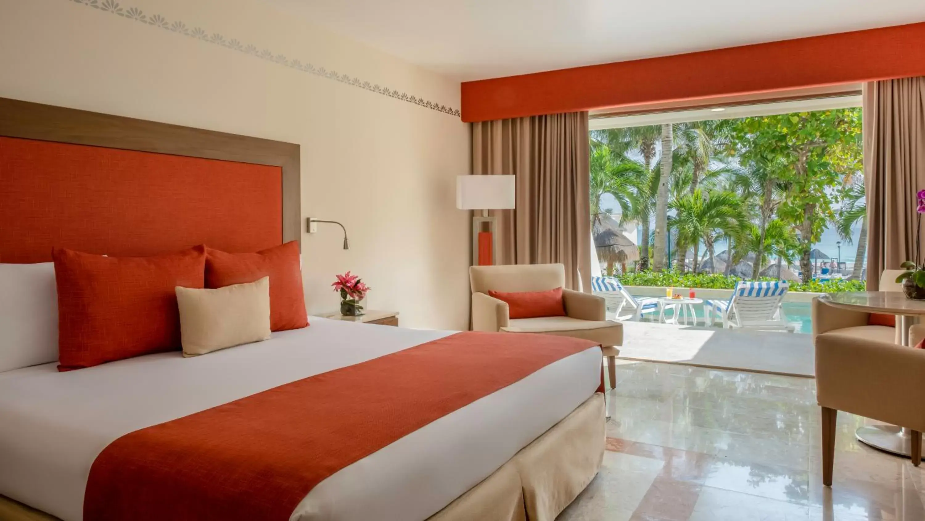 Photo of the whole room, Bed in Grand Park Royal Cancun