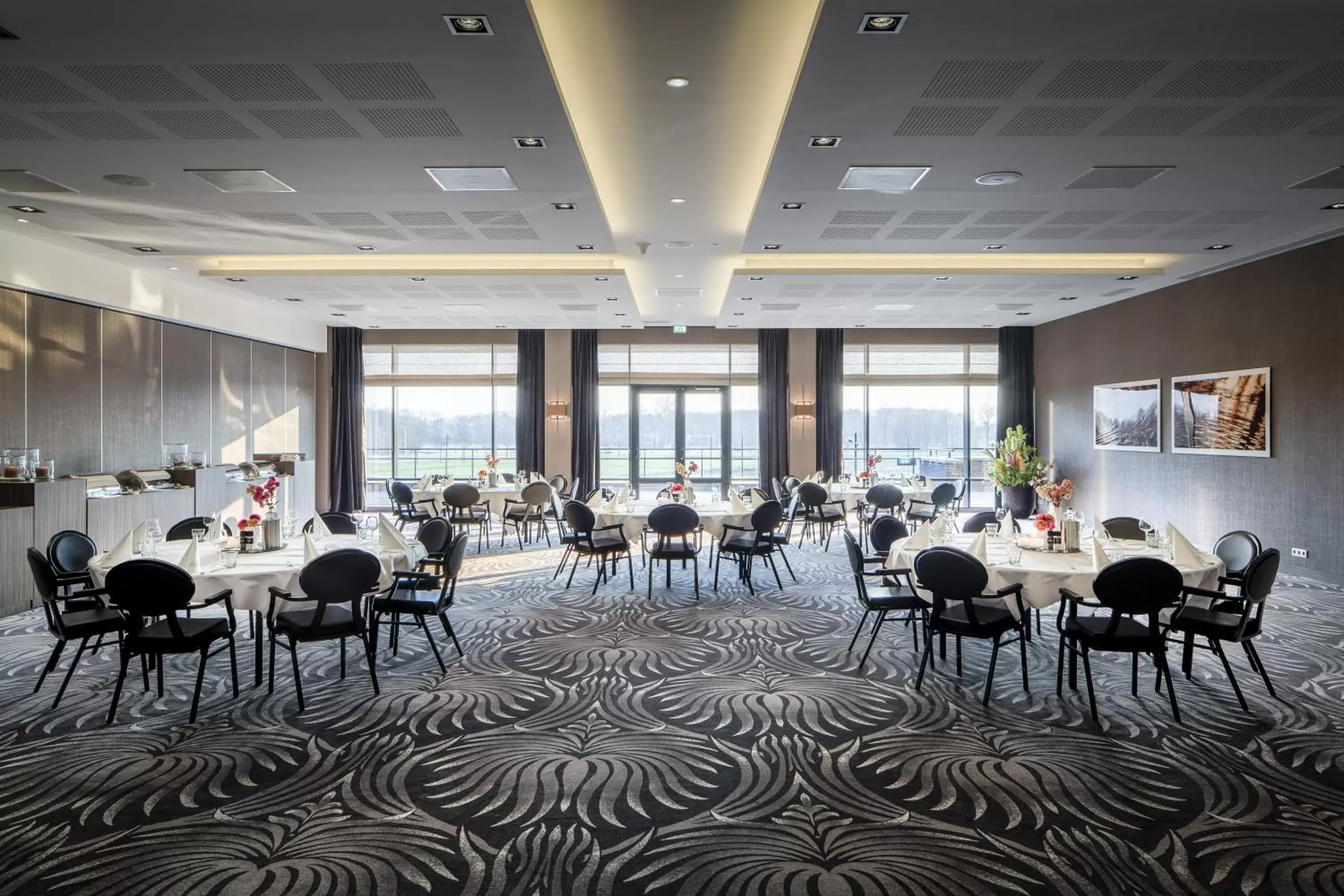 Meeting/conference room, Restaurant/Places to Eat in Van Der Valk Hotel Zwolle