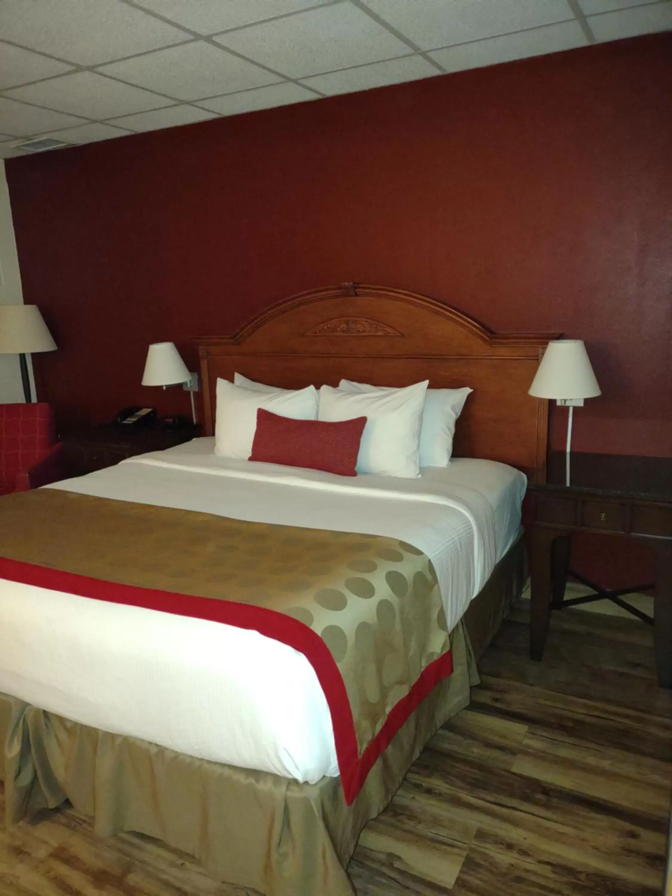 Bedroom, Bed in Ramada by Wyndham Albert Lea