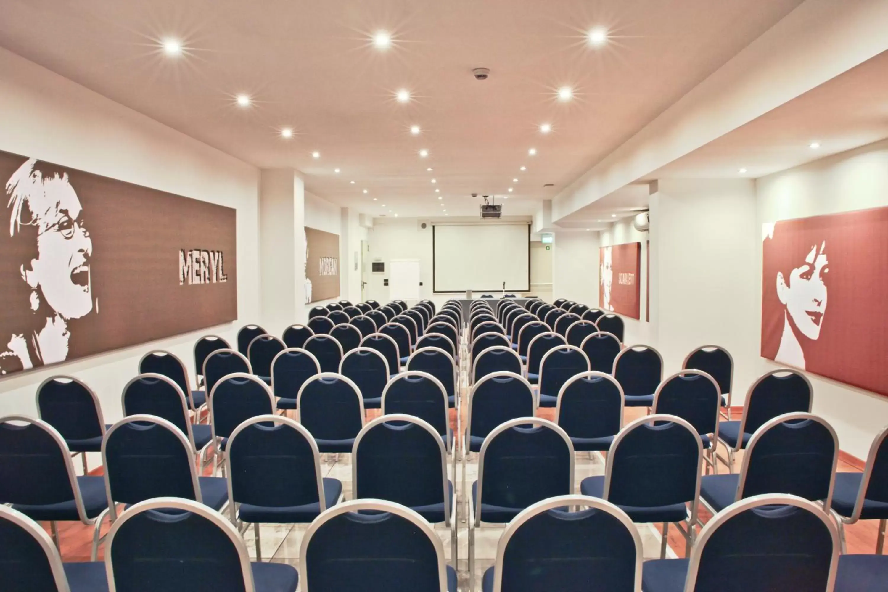 Business facilities in Hotel Studios