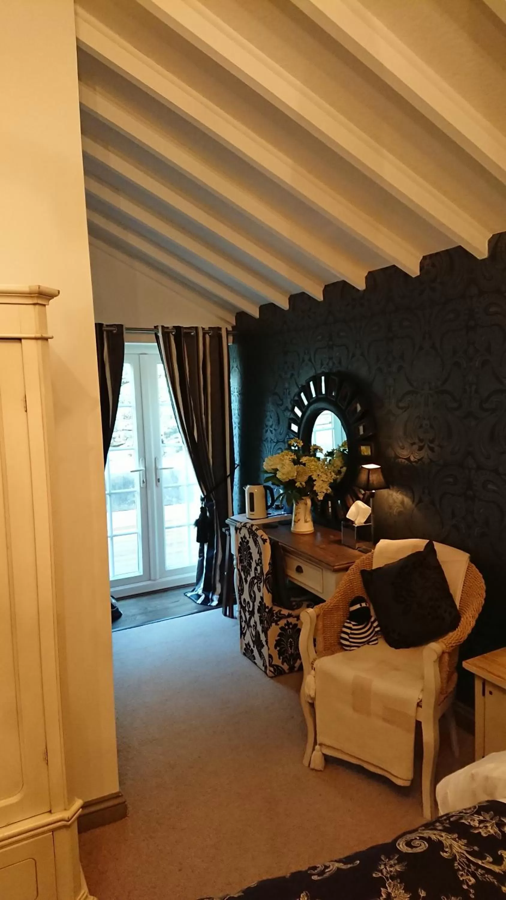 Photo of the whole room, Bed in Teardrop Cottage