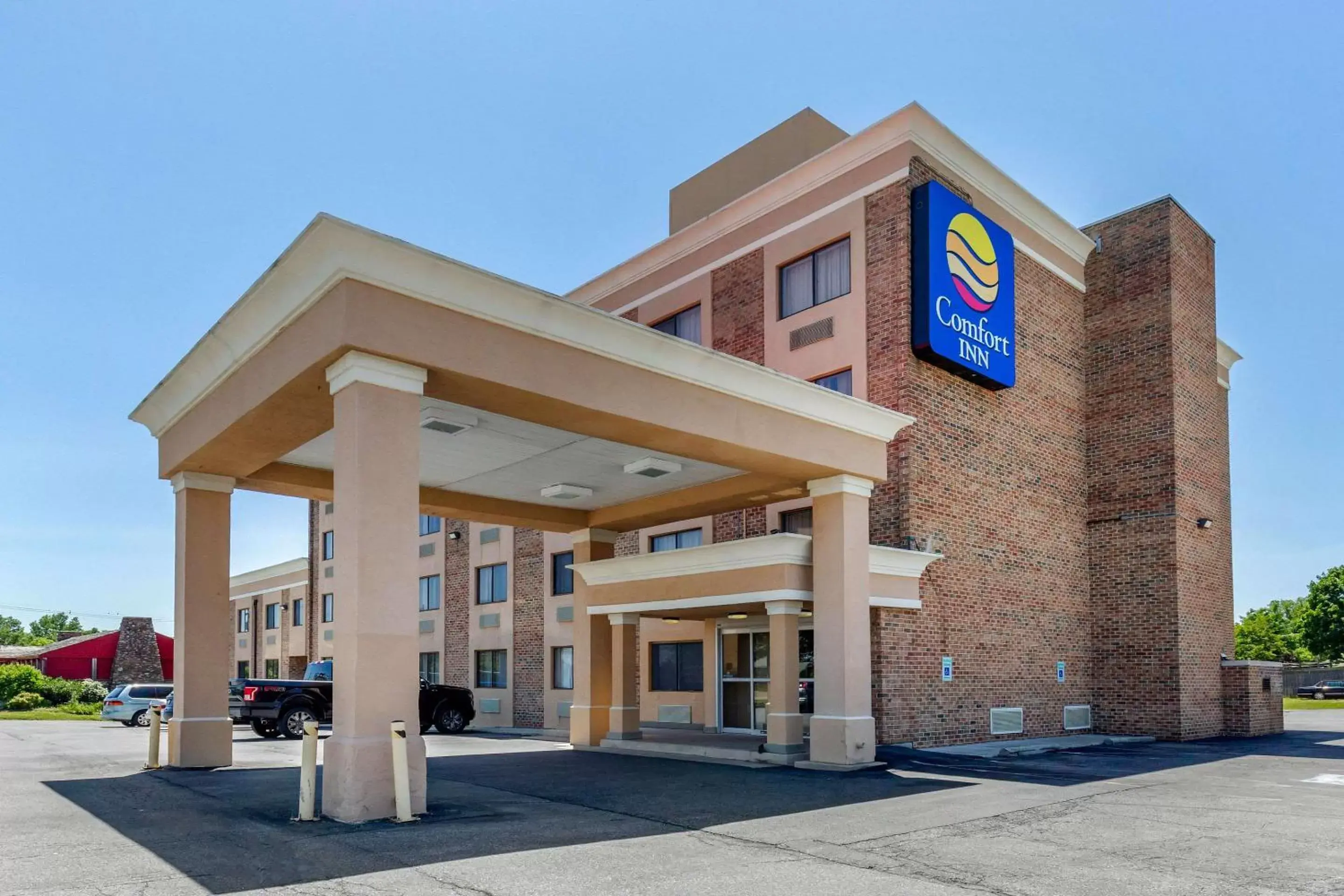 Property Building in Comfort Inn Red Horse Frederick