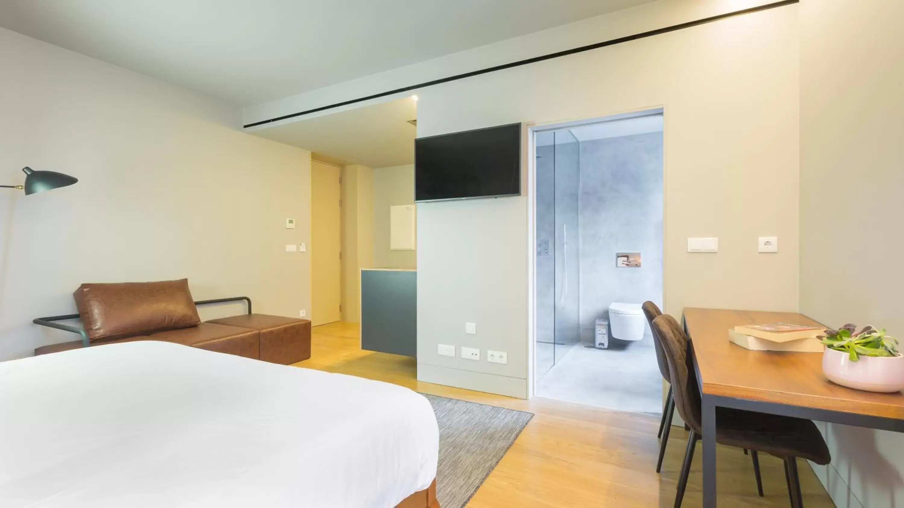 Bathroom, TV/Entertainment Center in Braga Heritage Lofts