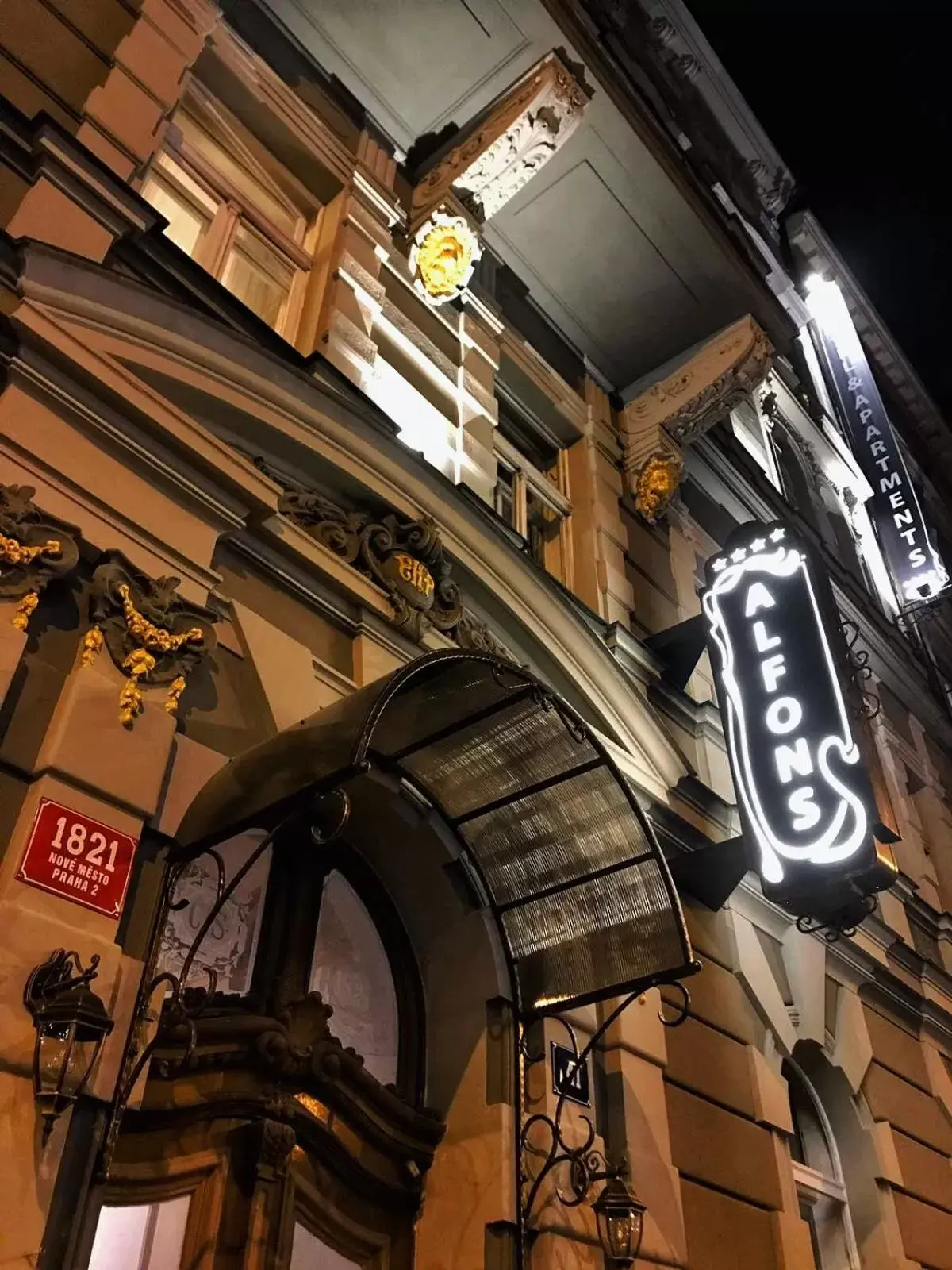 Facade/entrance in Alfons Boutique Hotel