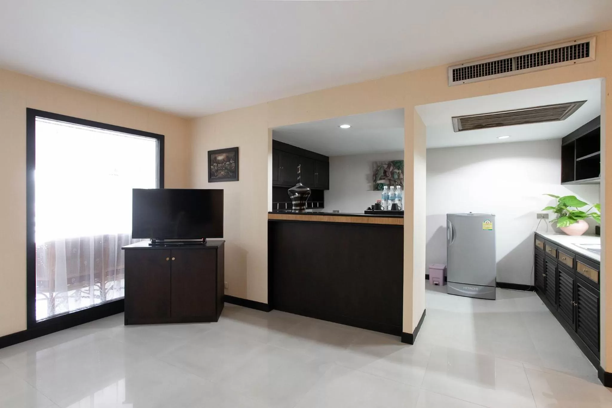 Communal lounge/ TV room in Methavalai Hotel