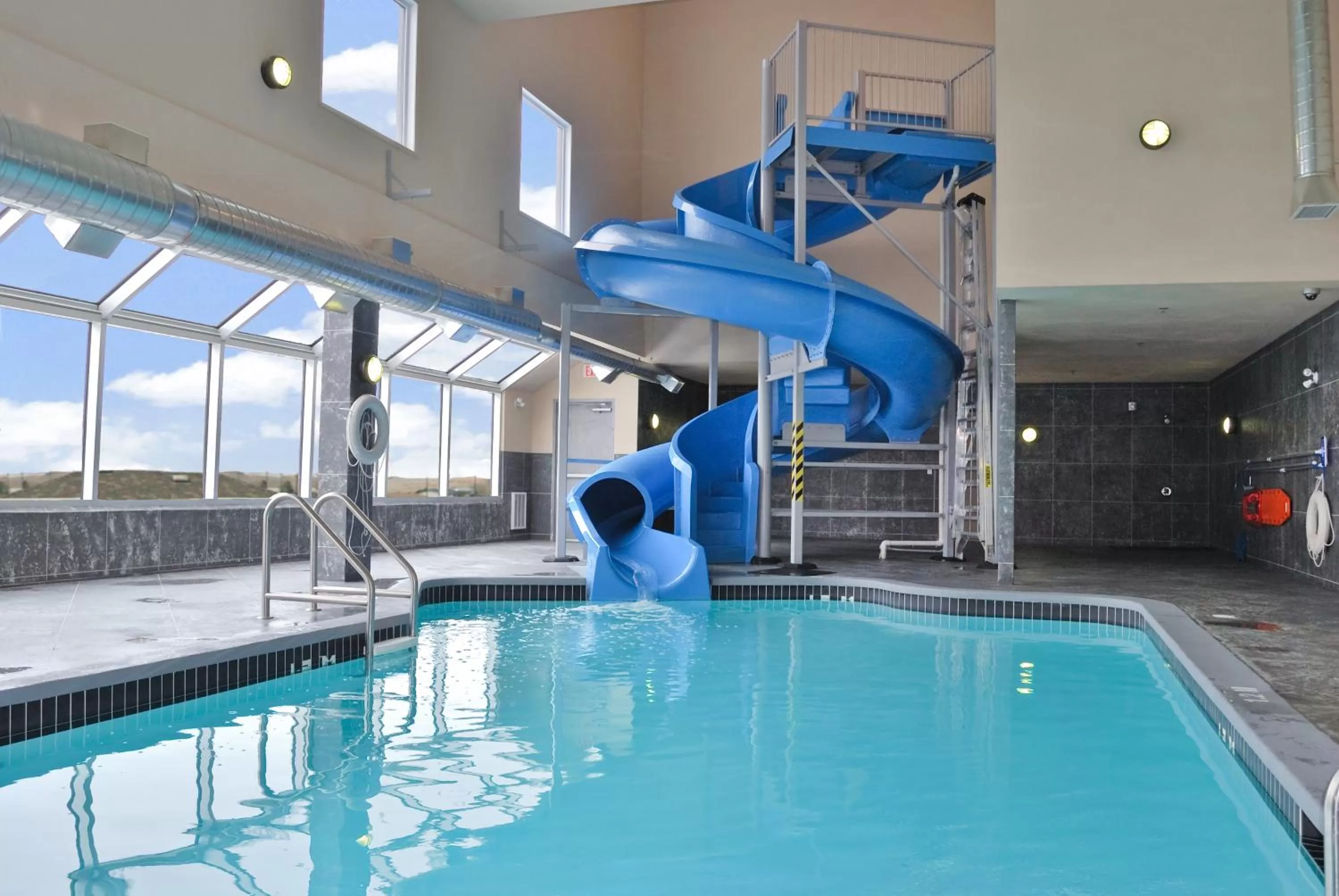 Swimming pool in Days Inn by Wyndham Regina Airport West