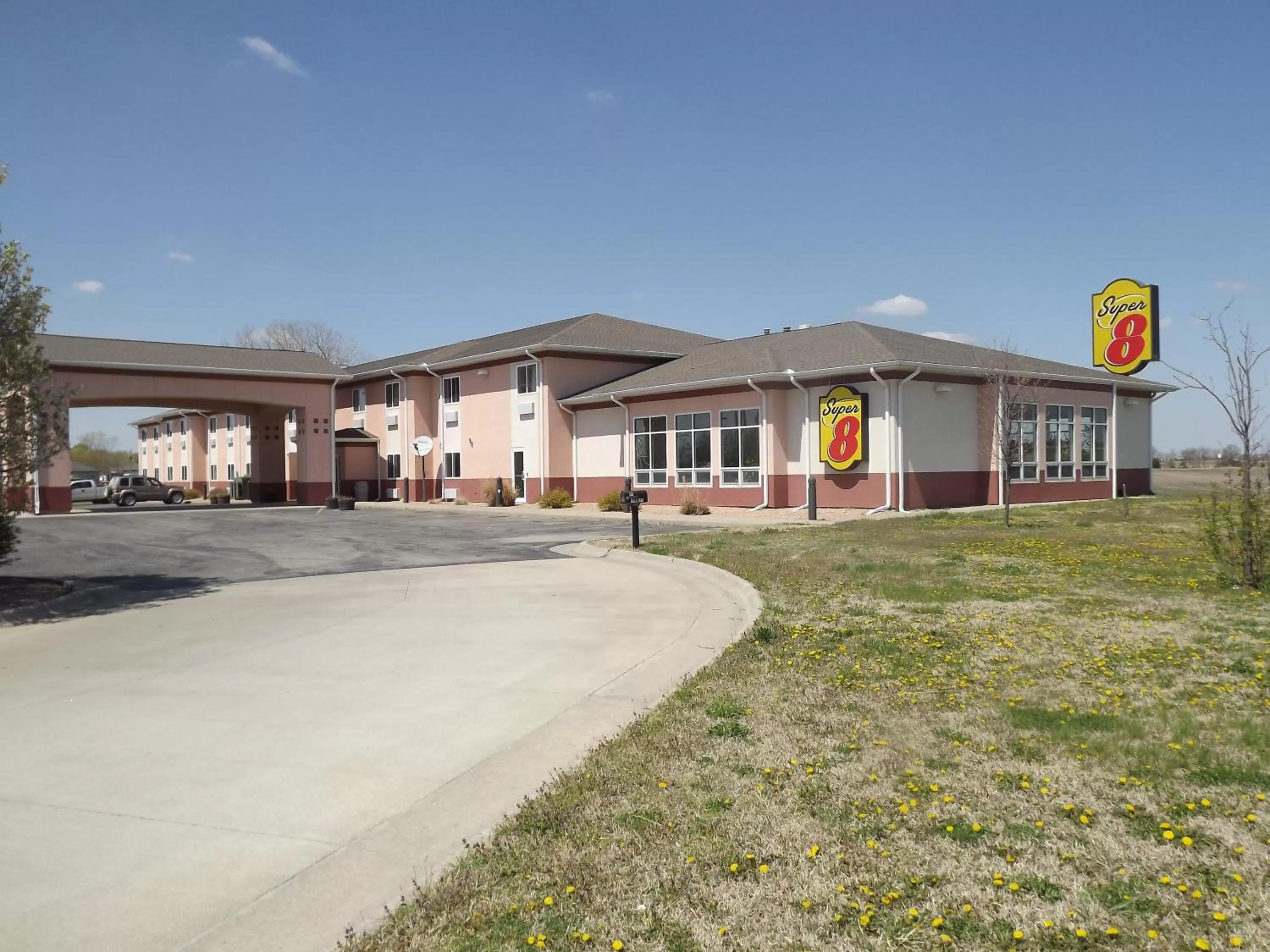 Property building in Super 8 by Wyndham Iola KS