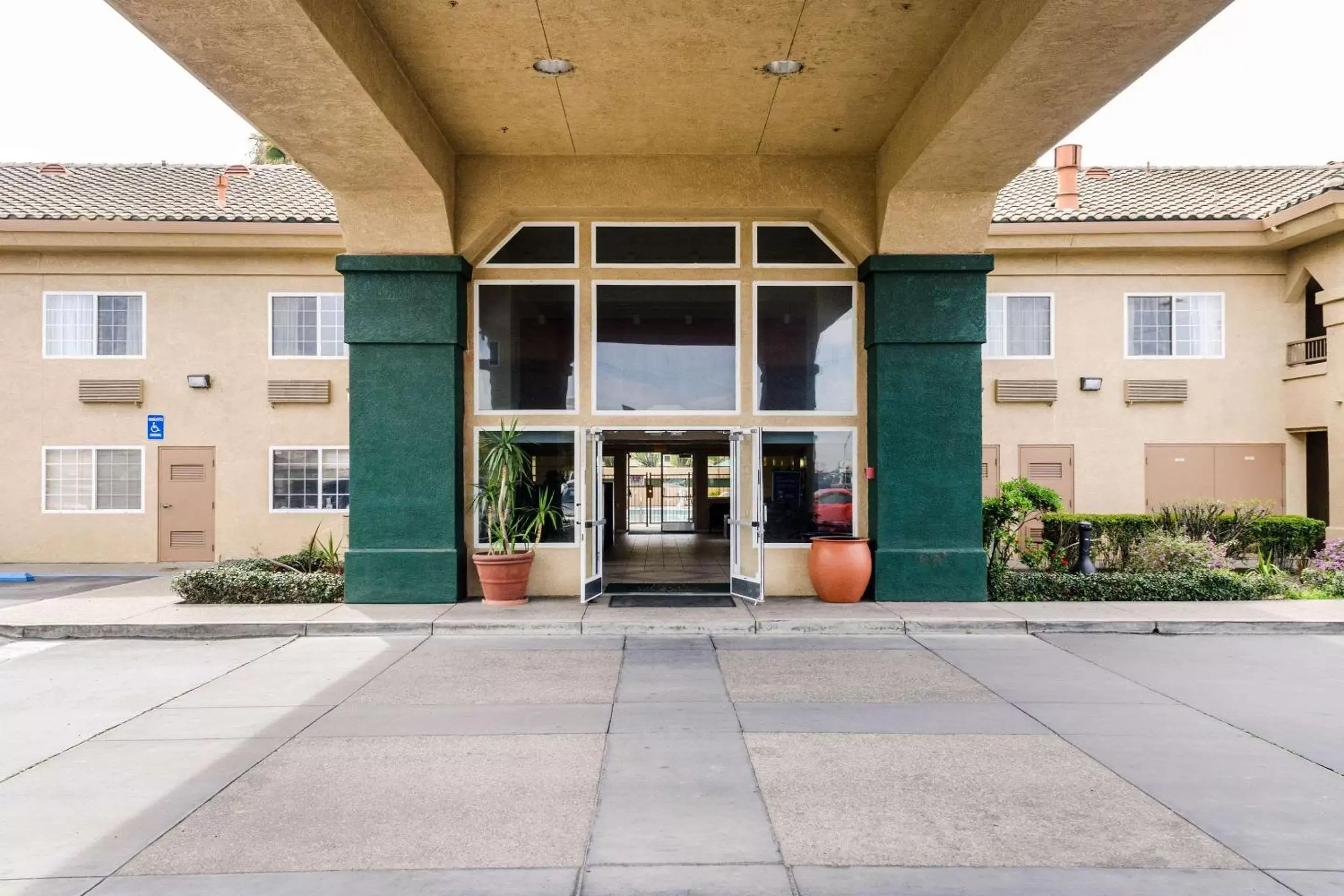 Property building in Quality Inn & Suites Lathrop