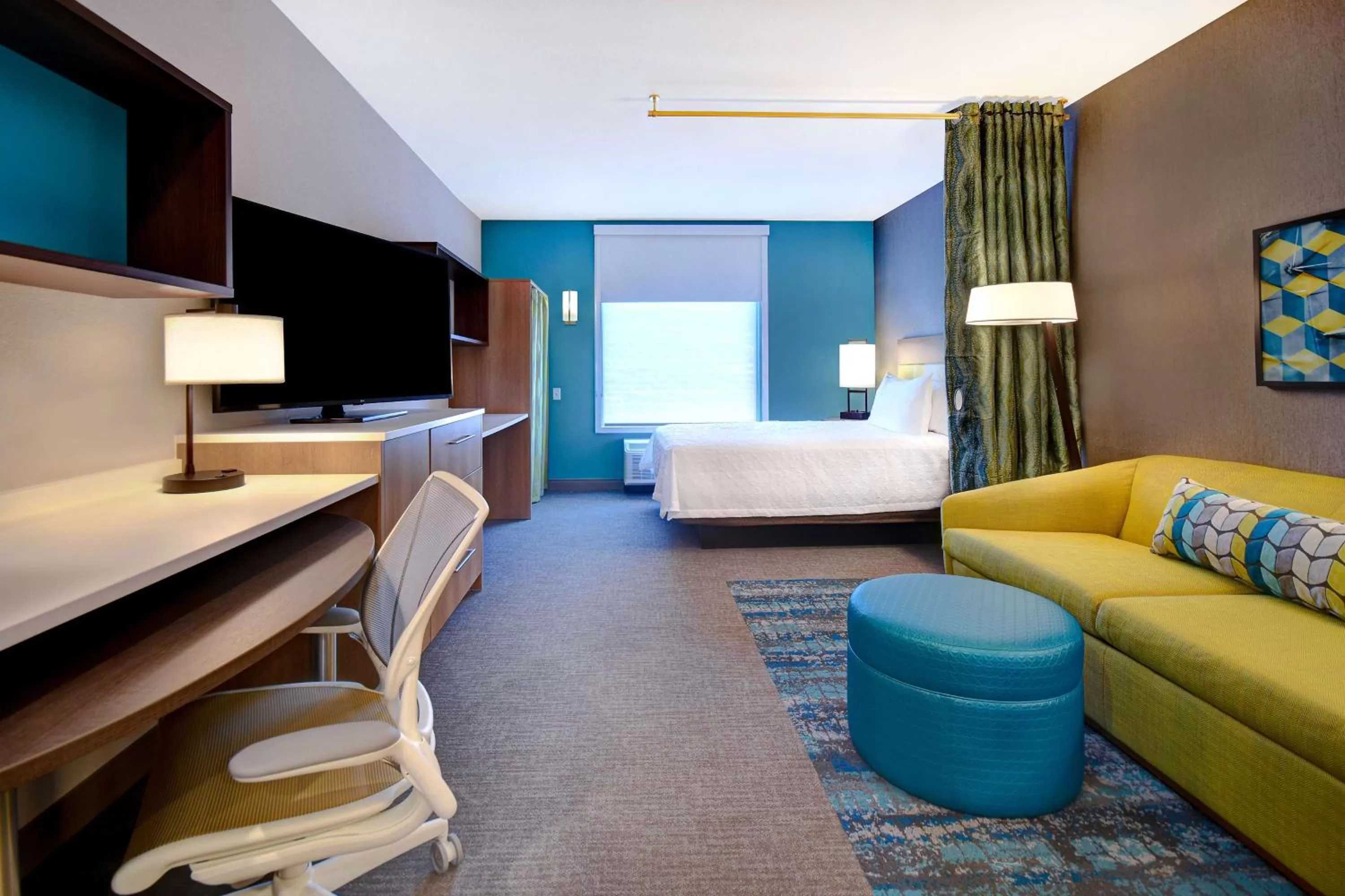 Living room, Bed in Home2 Suites By Hilton Tucson Downtown