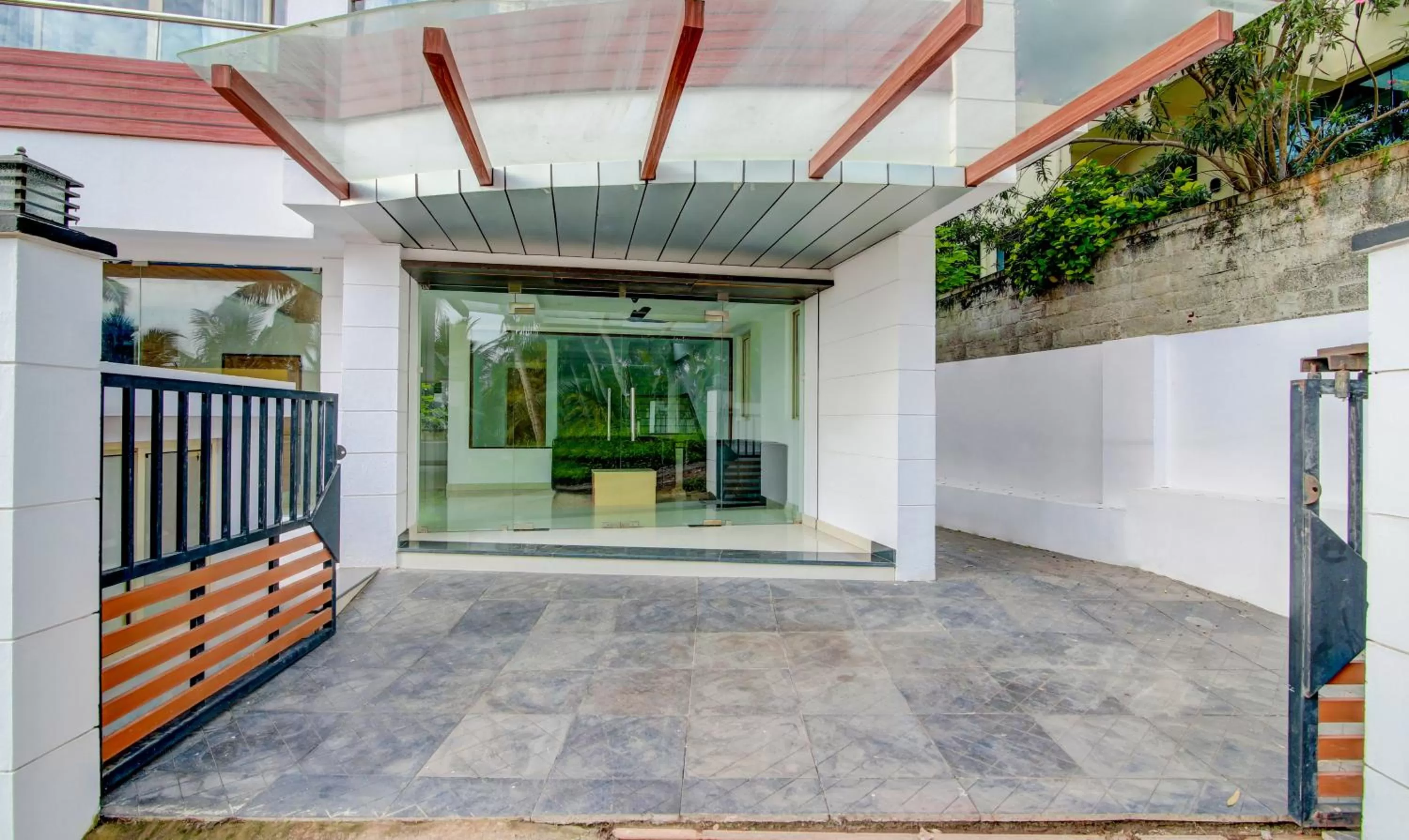 Facade/entrance in Cilantro By The Sea