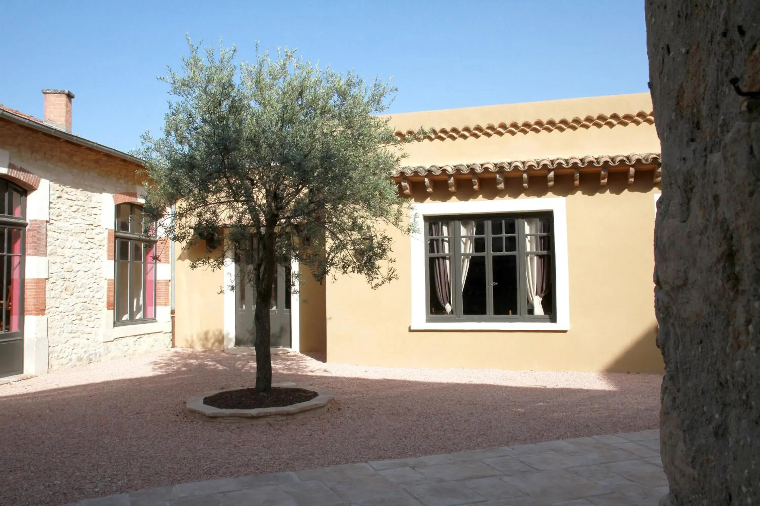 Facade/entrance, Property Building in Logis Hotel Le Clos Des Oliviers