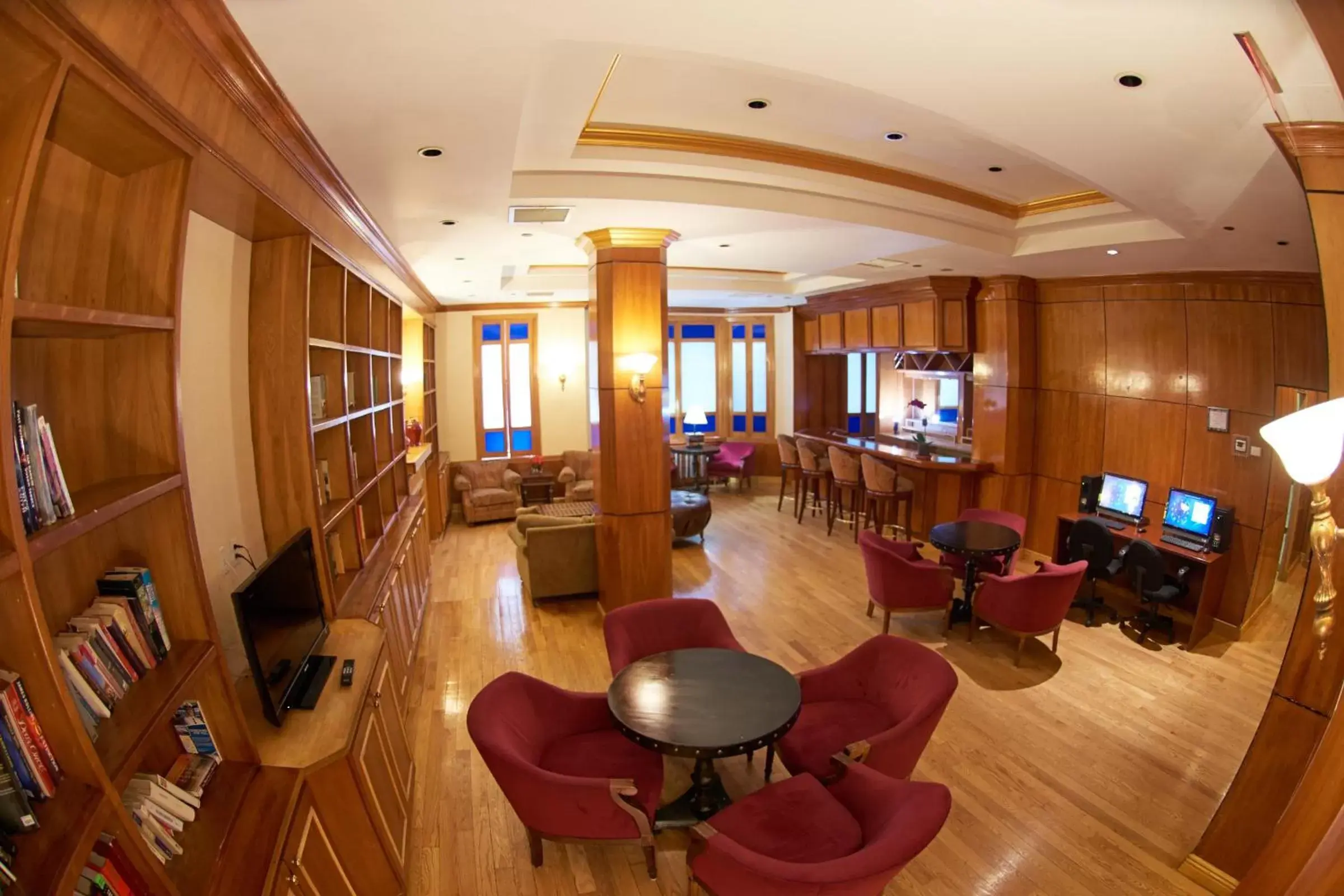 Communal lounge/ TV room, Lounge/Bar in Hotel St. James