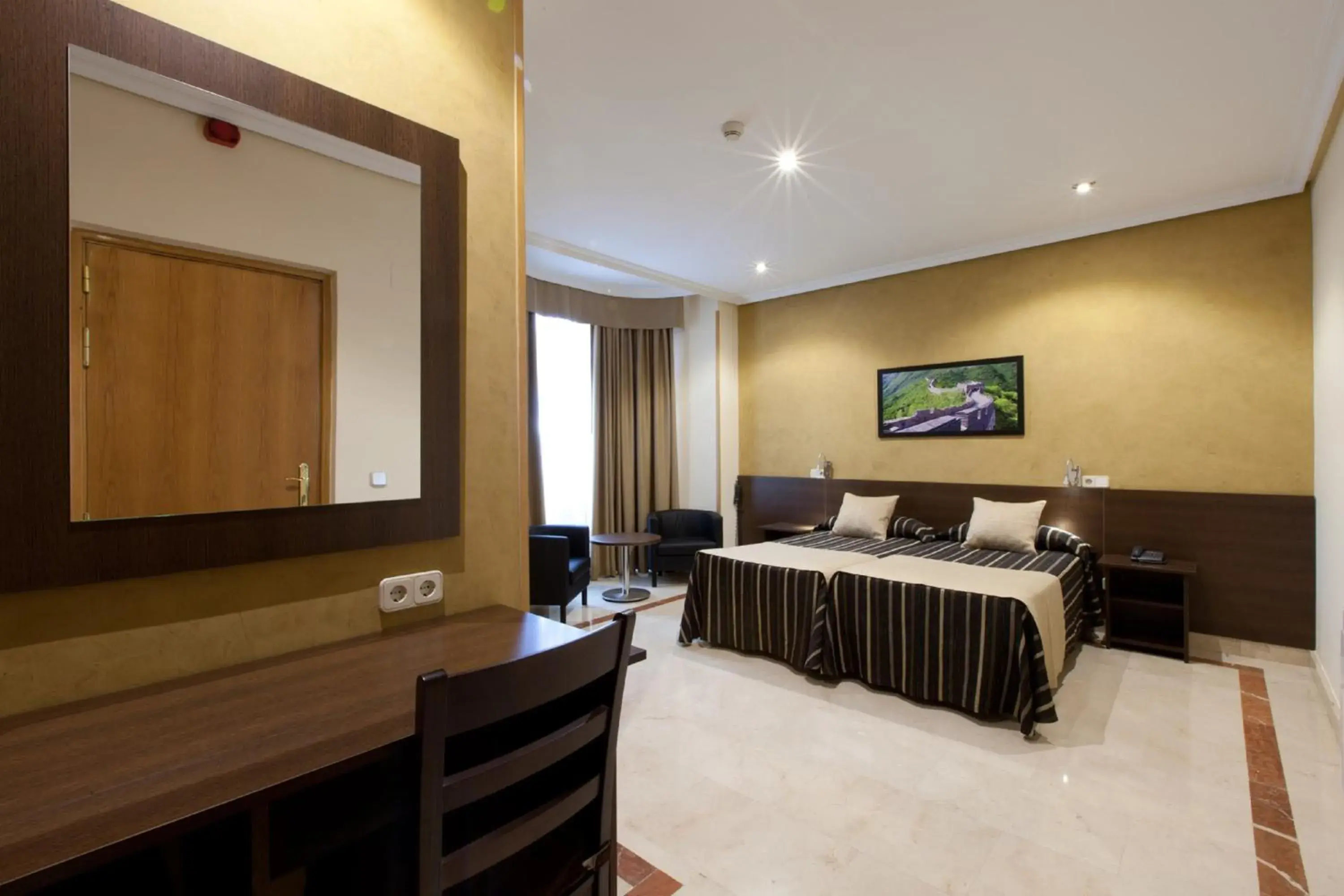Photo of the whole room, TV/Entertainment Center in Hotel Mediodia