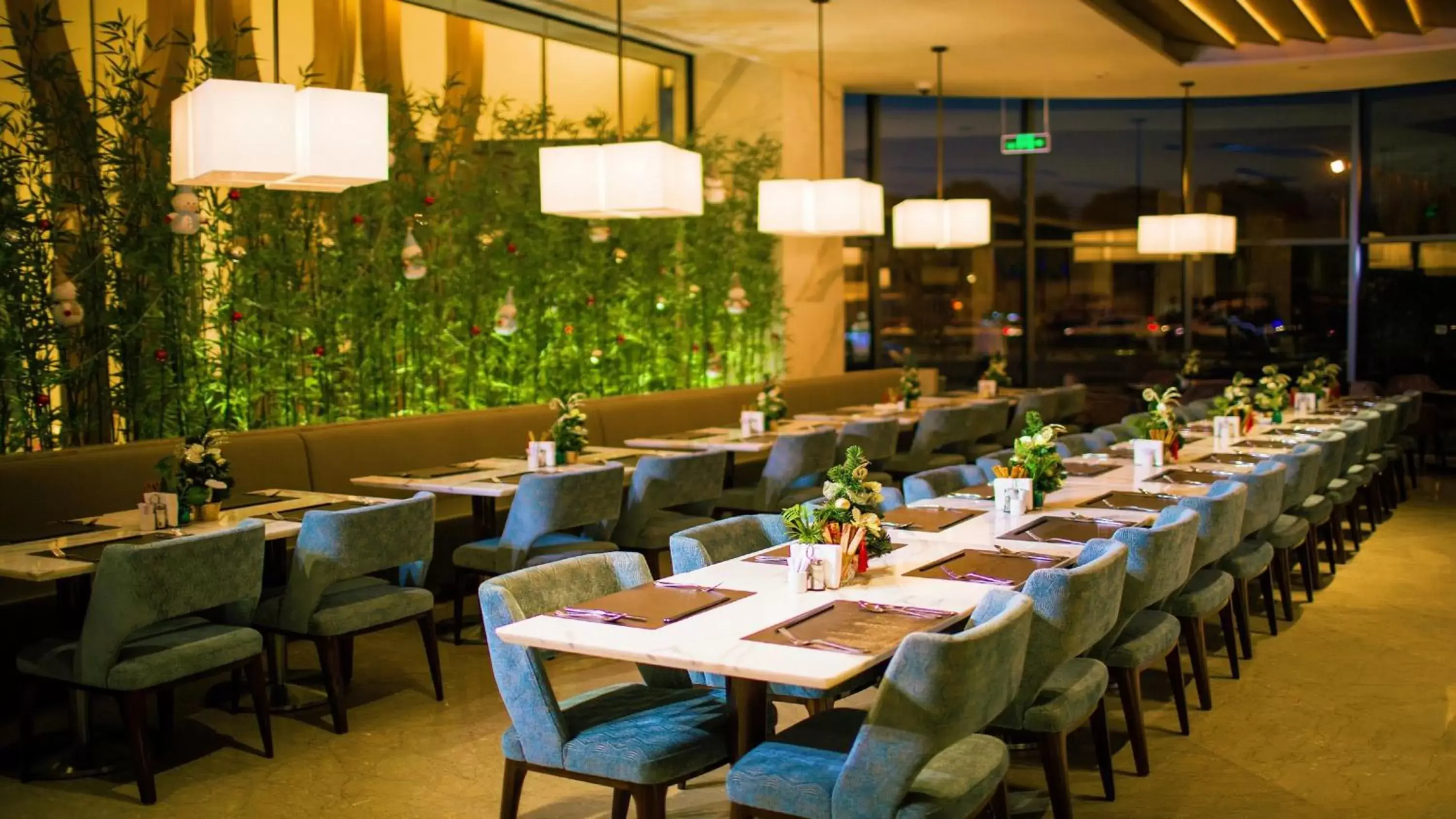 Restaurant/places to eat in Holiday Inn Nanjing Xuanwu Lake by IHG Restaurant/places to eat in Holiday Inn Nanjing Xuanwu Lake by IHG