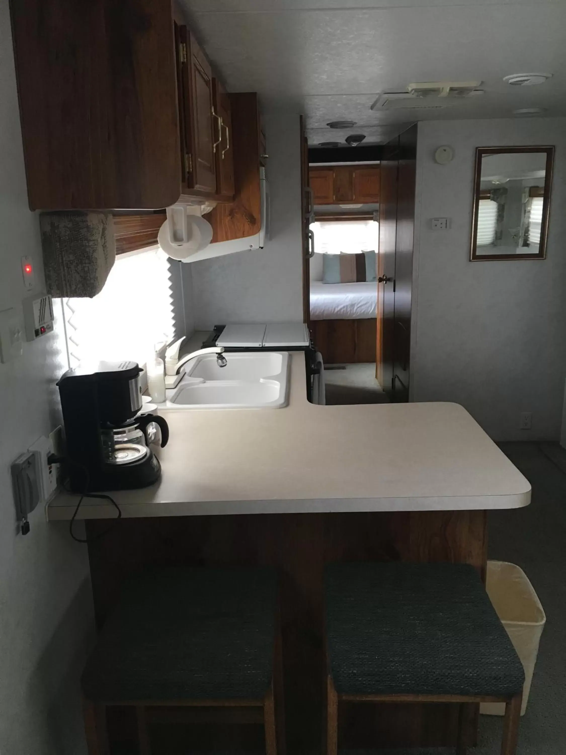 Coffee/tea facilities, Kitchen/Kitchenette in The Canyon Motel & RV Park