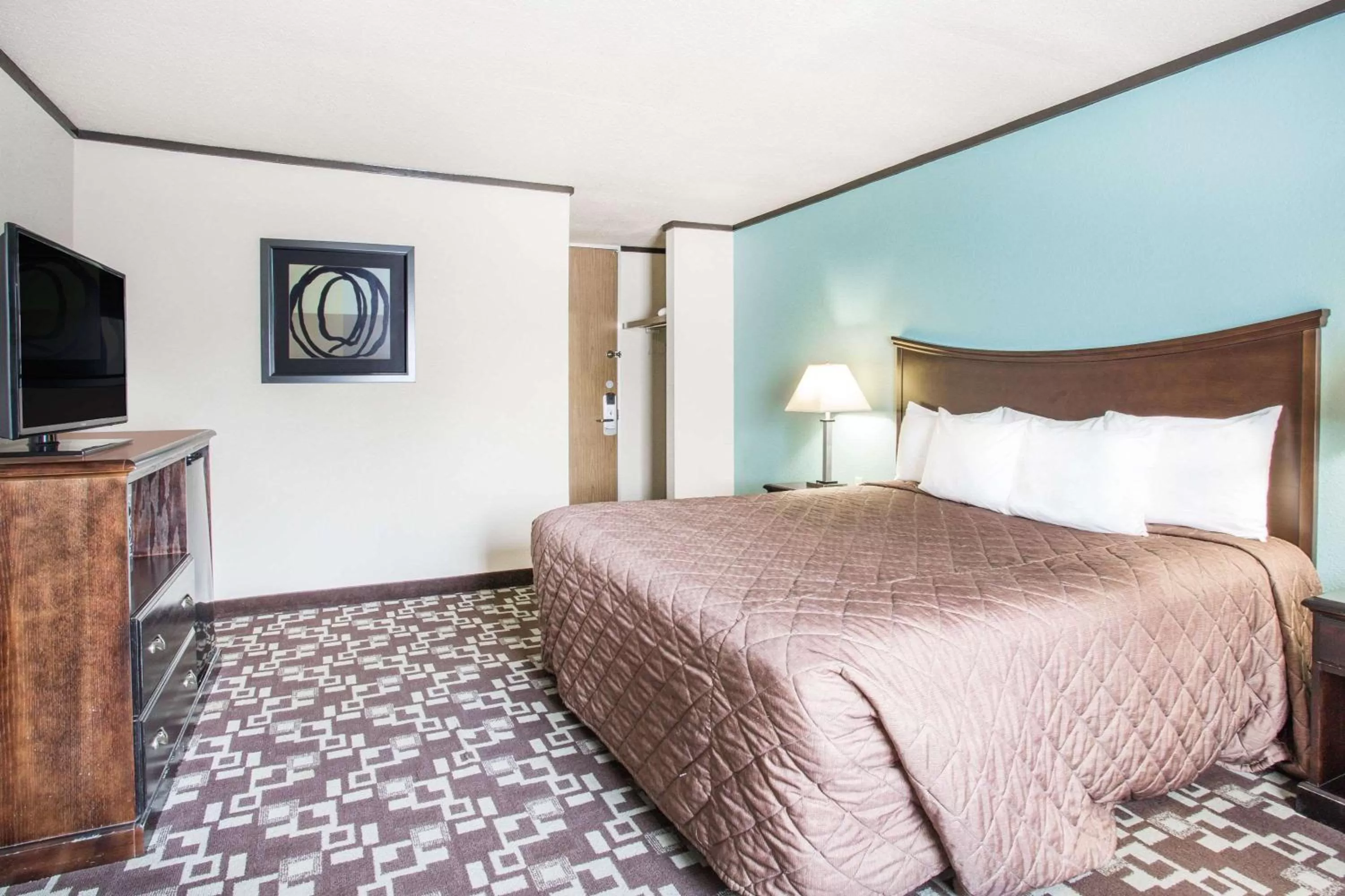 King Room - Smoking  in Super 8 by Wyndham Daleville/Roanoke