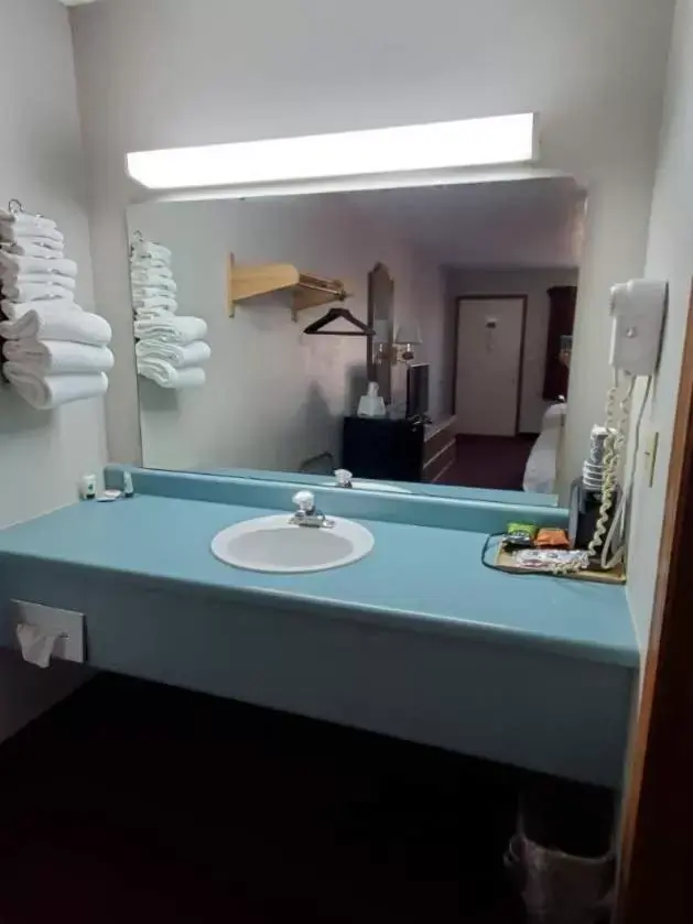 Bathroom in Spinning Wheel Inn