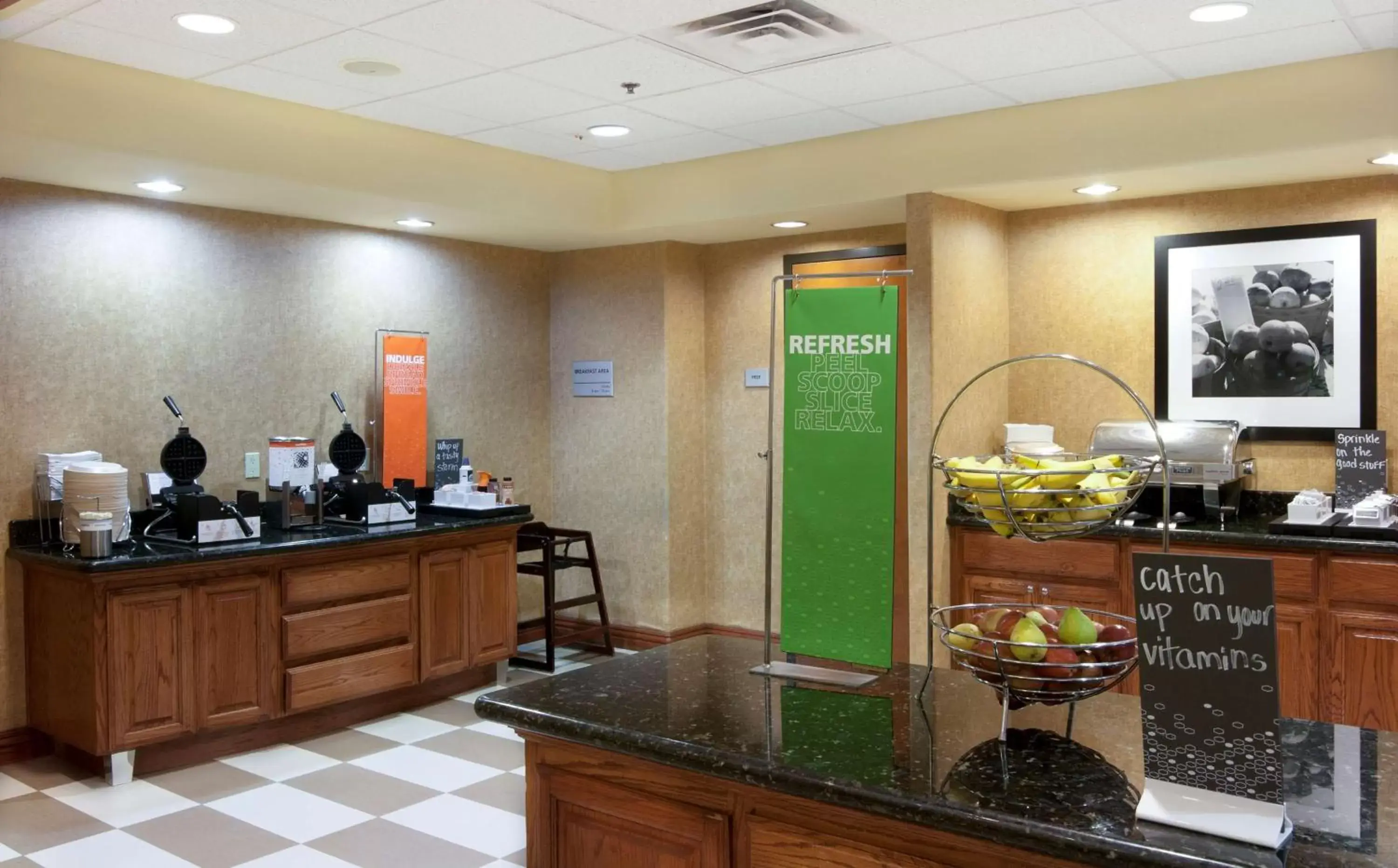 Dining area in Hampton Inn and Suites-Brownsville