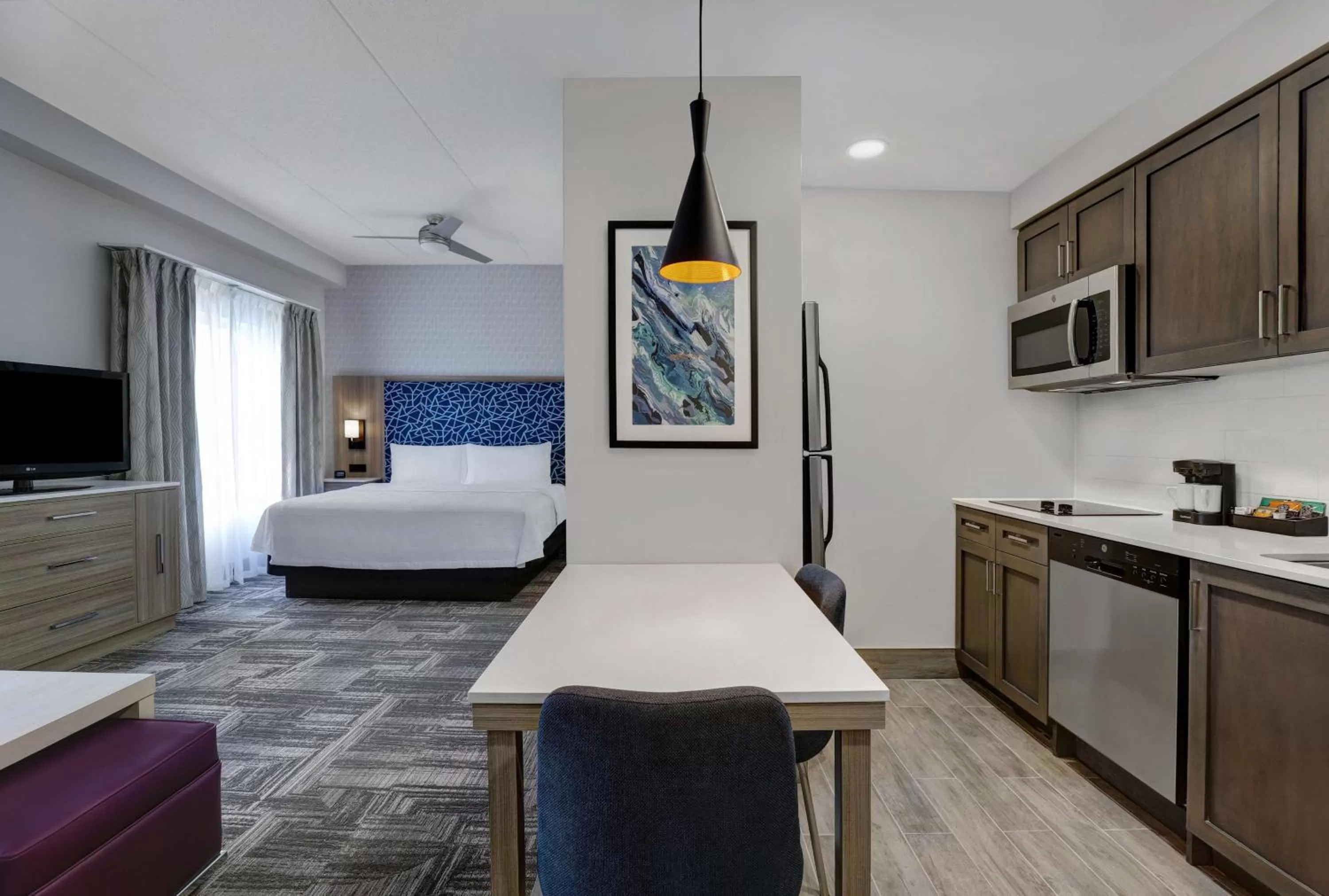 Kitchen or kitchenette, Bed in Homewood Suites by Hilton London Ontario