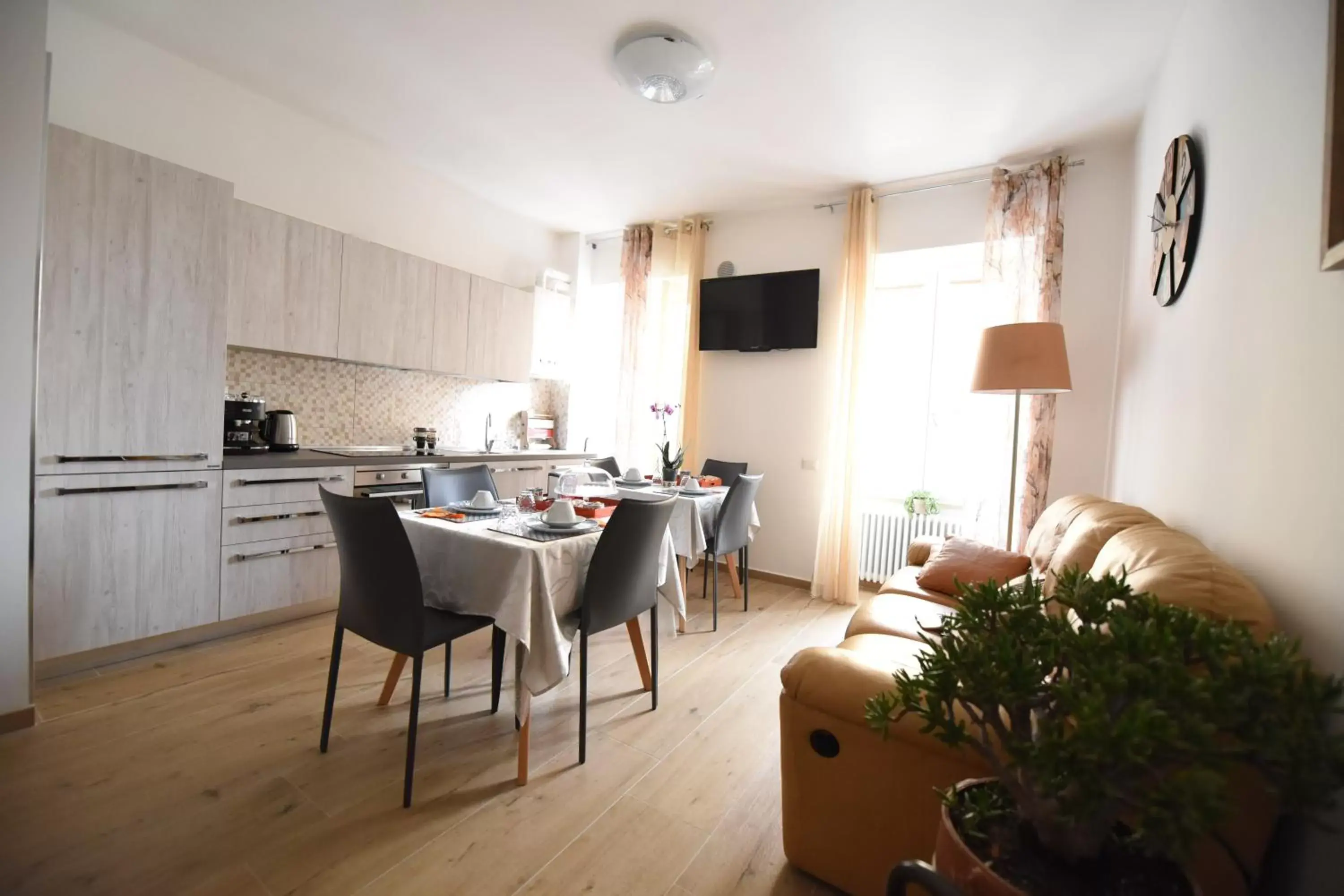 Kitchen or kitchenette, Seating Area in BeB Pignatelli Affittacamere