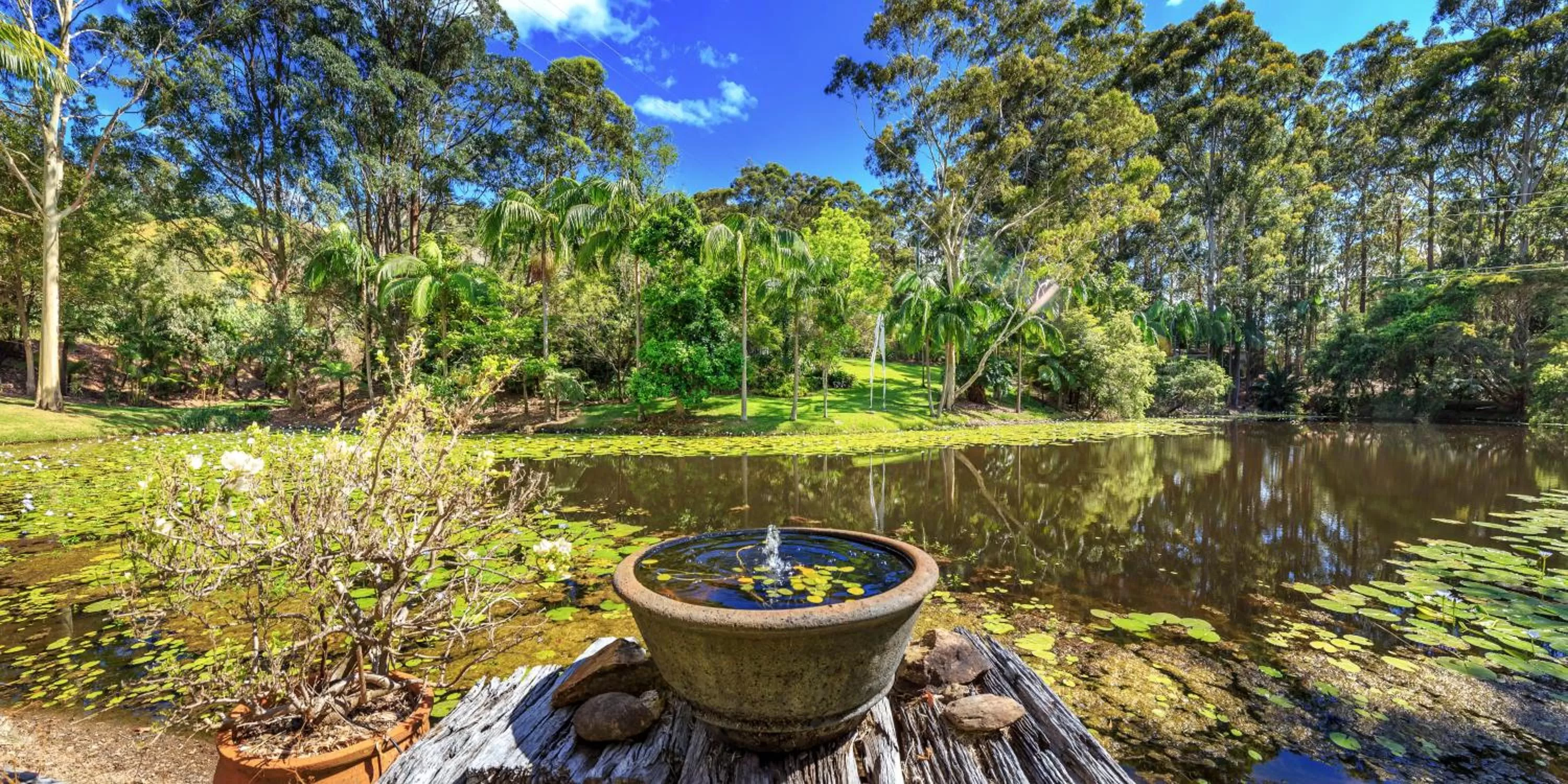 Lake view in Sensom at Sapphire - Adults only B&B