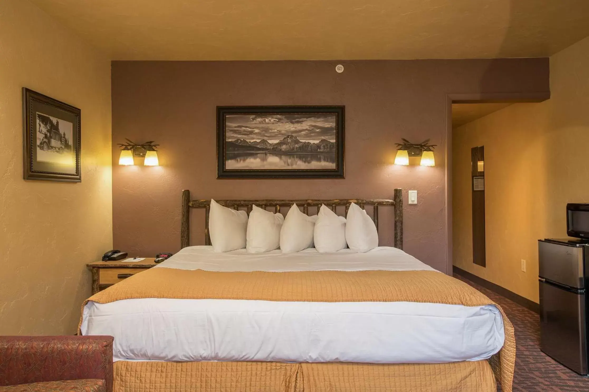 King Room in Elk Country Inn King Room in Elk Country Inn