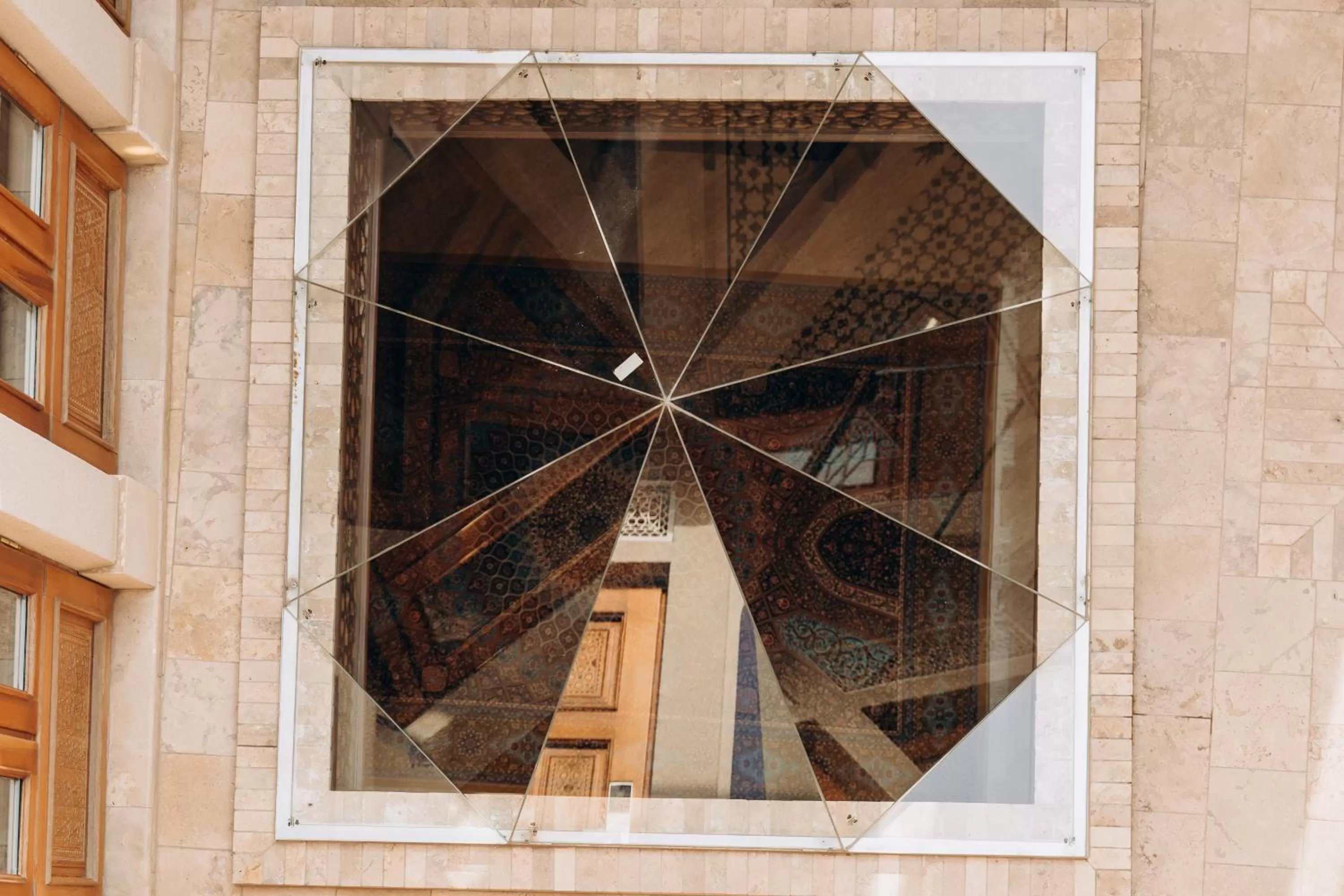 Restaurant/places to eat in Hotel SHOHRUD